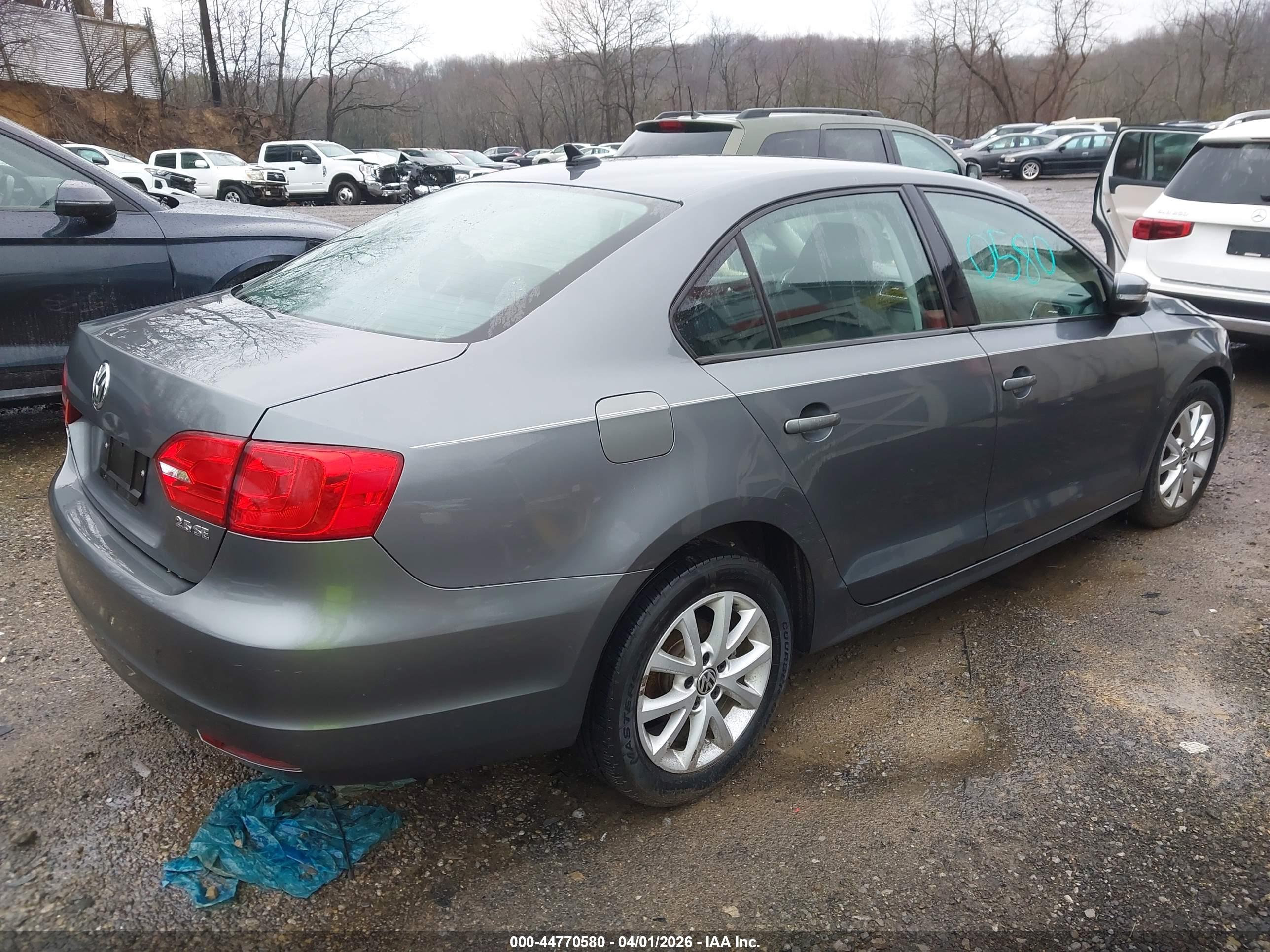VOLKSWAGEN JETTA image 4