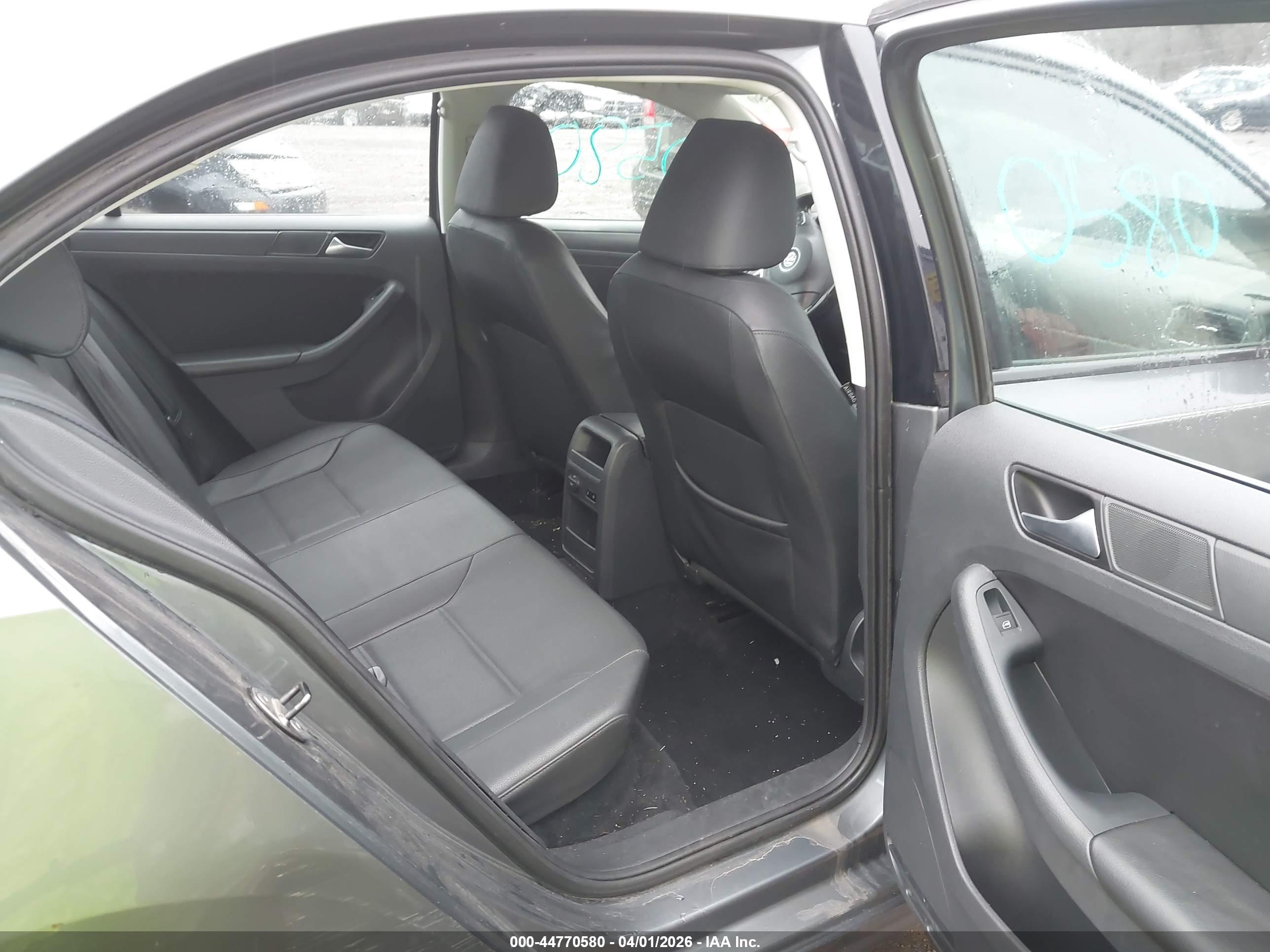VOLKSWAGEN JETTA image 8