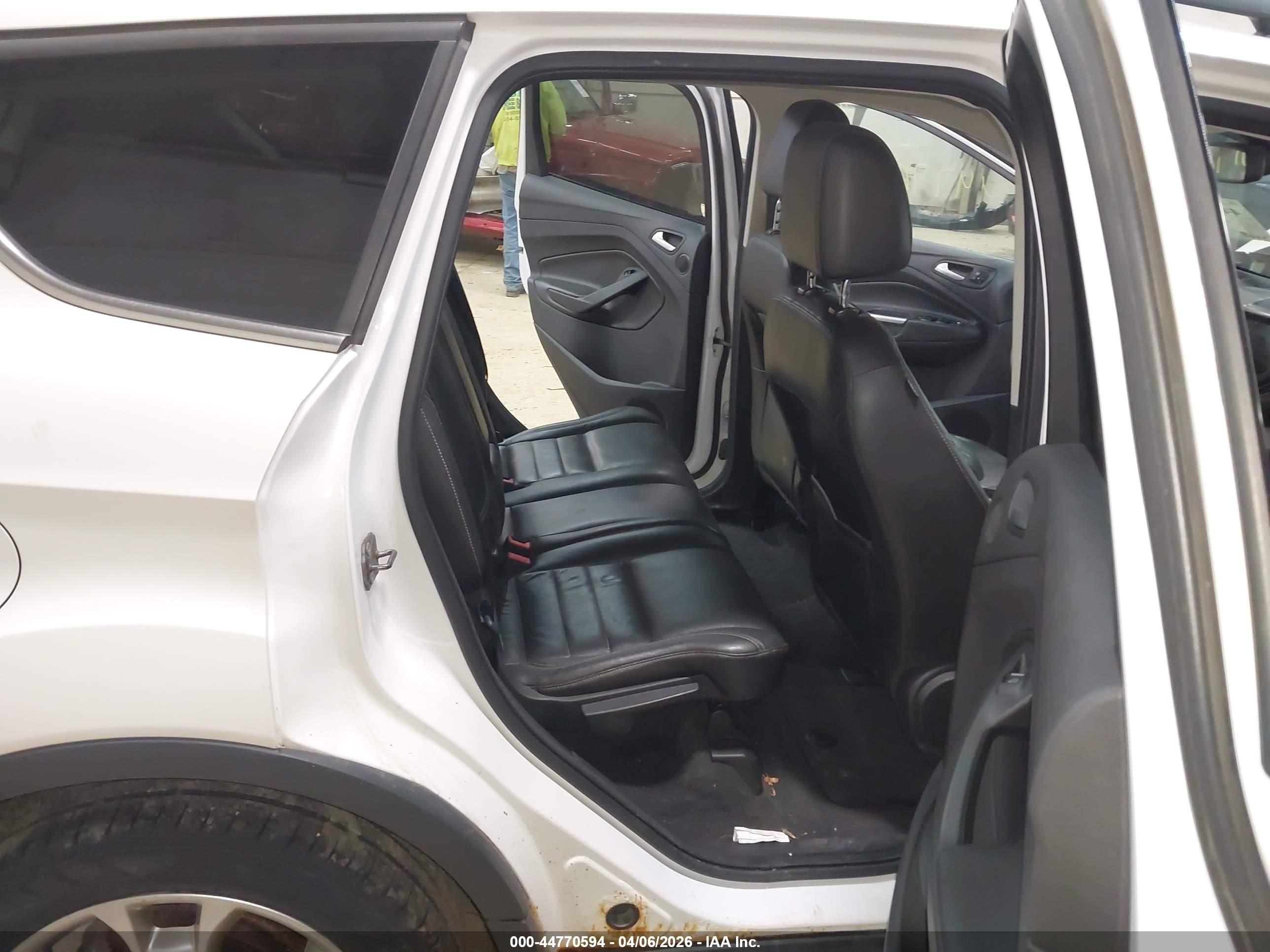 FORD ESCAPE image 8