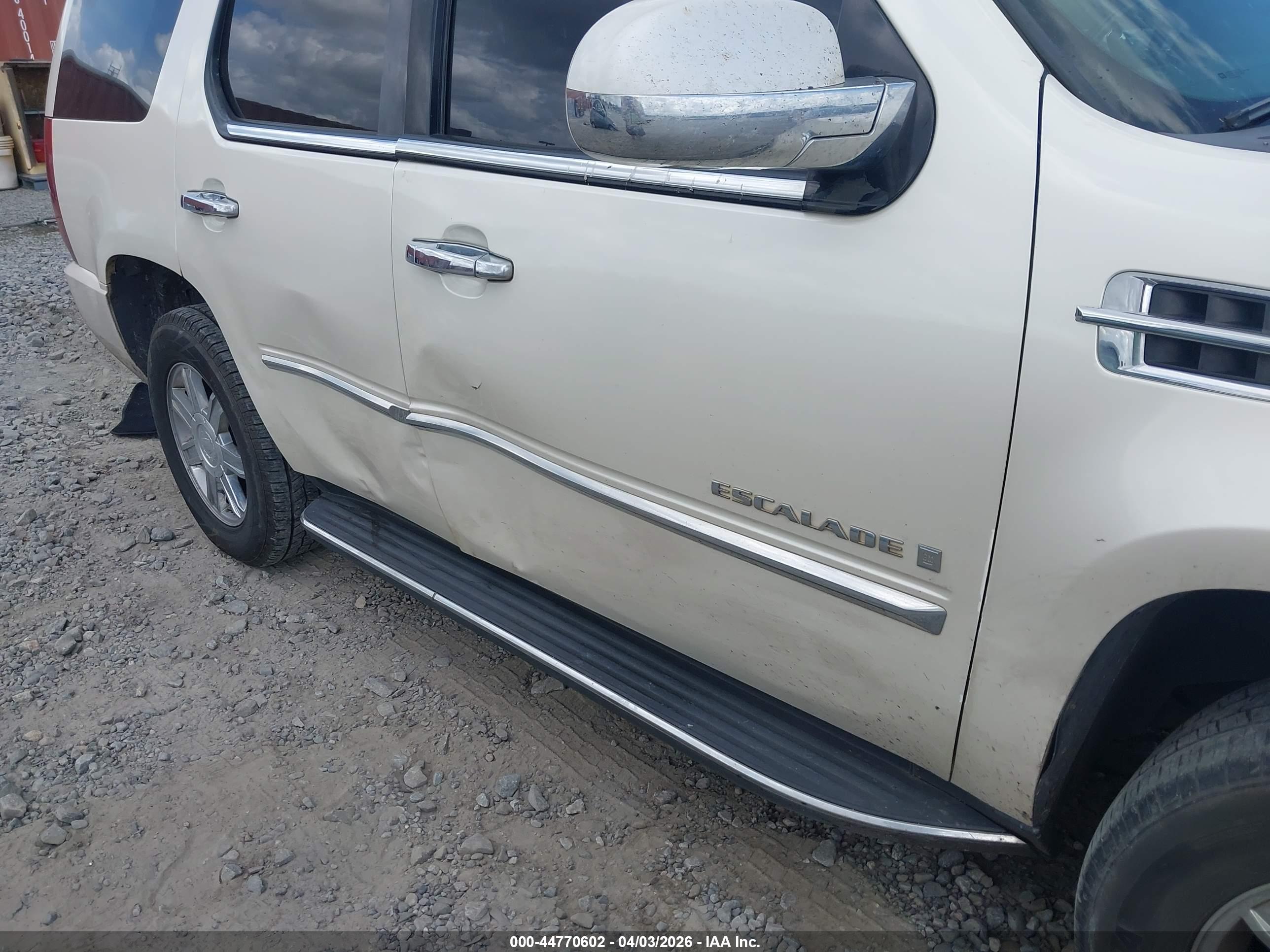 CADILLAC ESCALADE image 6