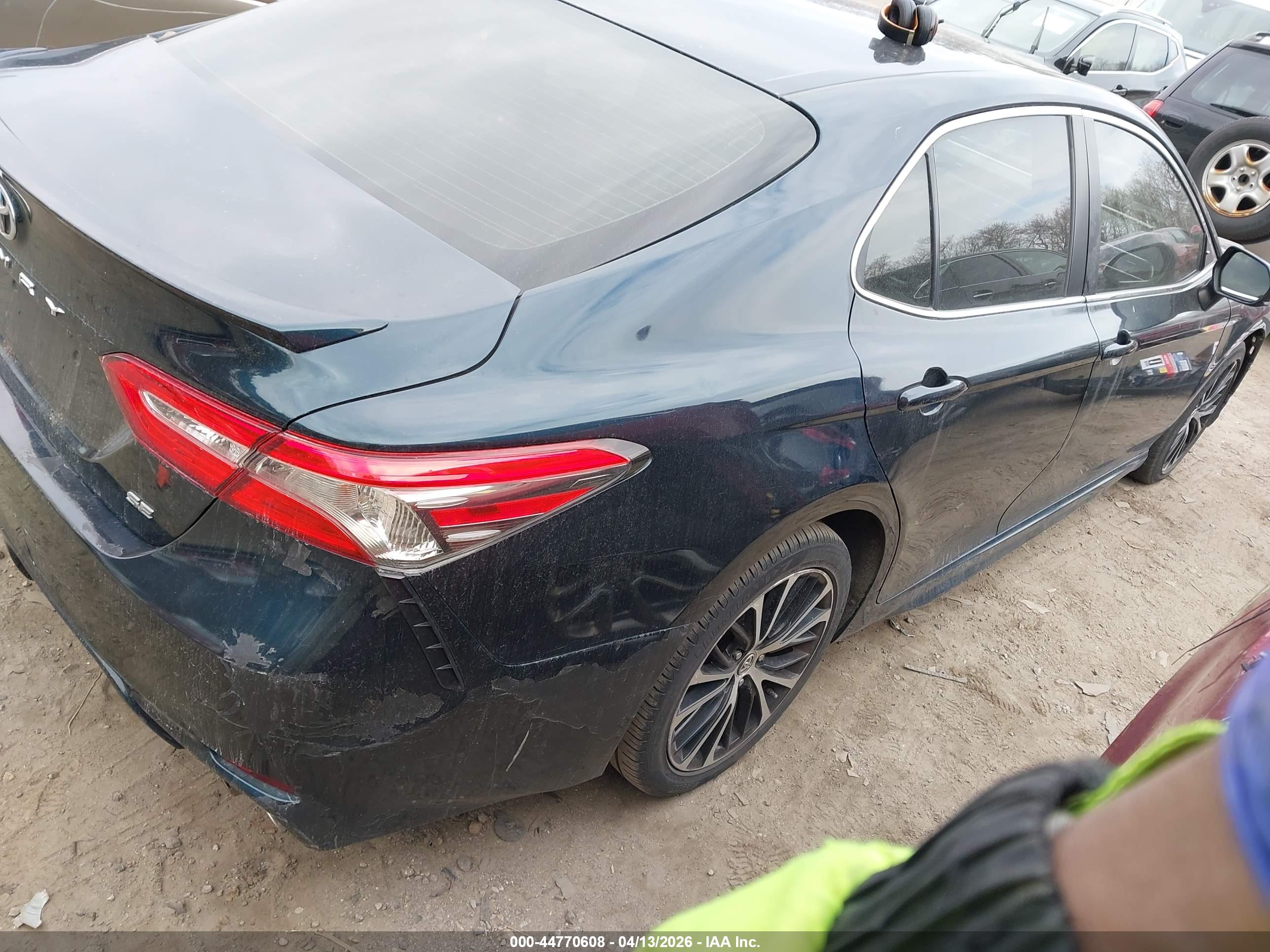 TOYOTA CAMRY image 4