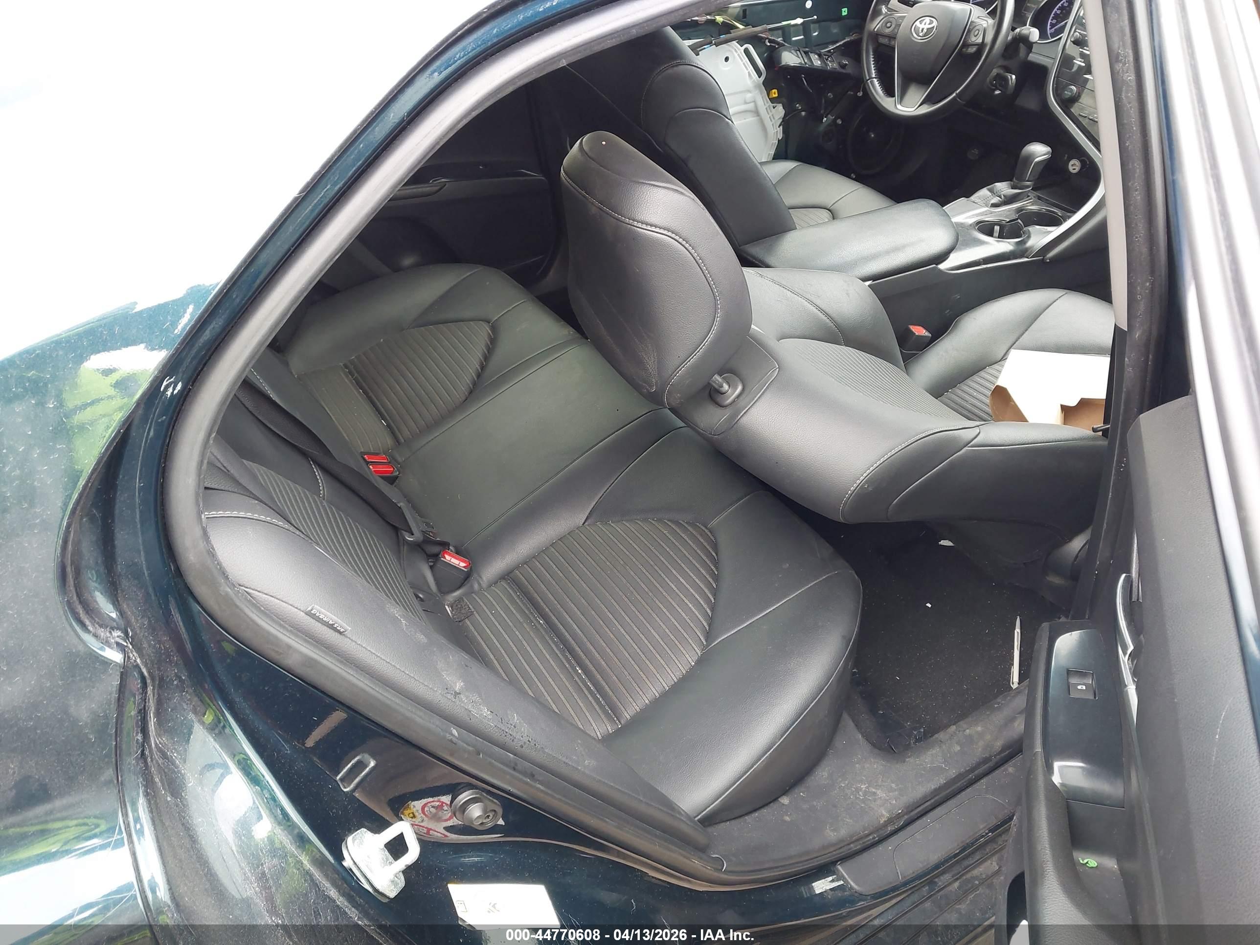 TOYOTA CAMRY image 8