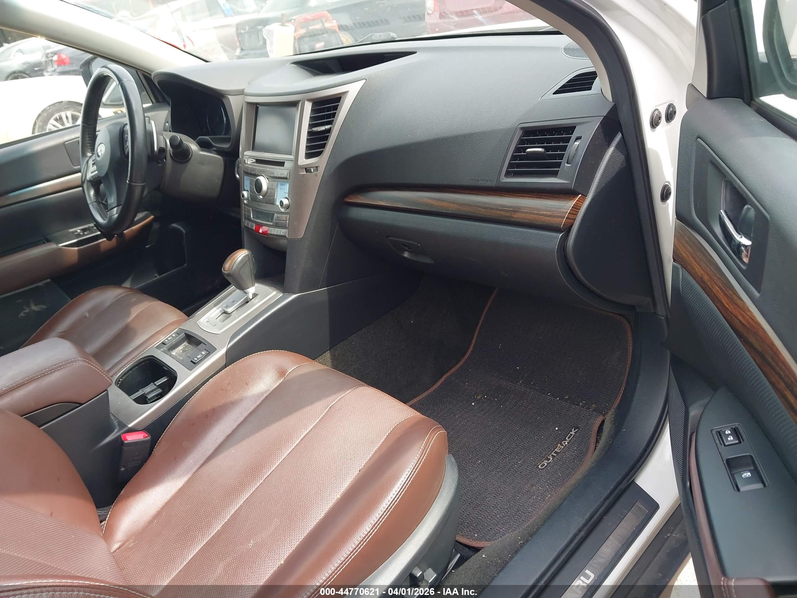 SUBARU OUTBACK image 5