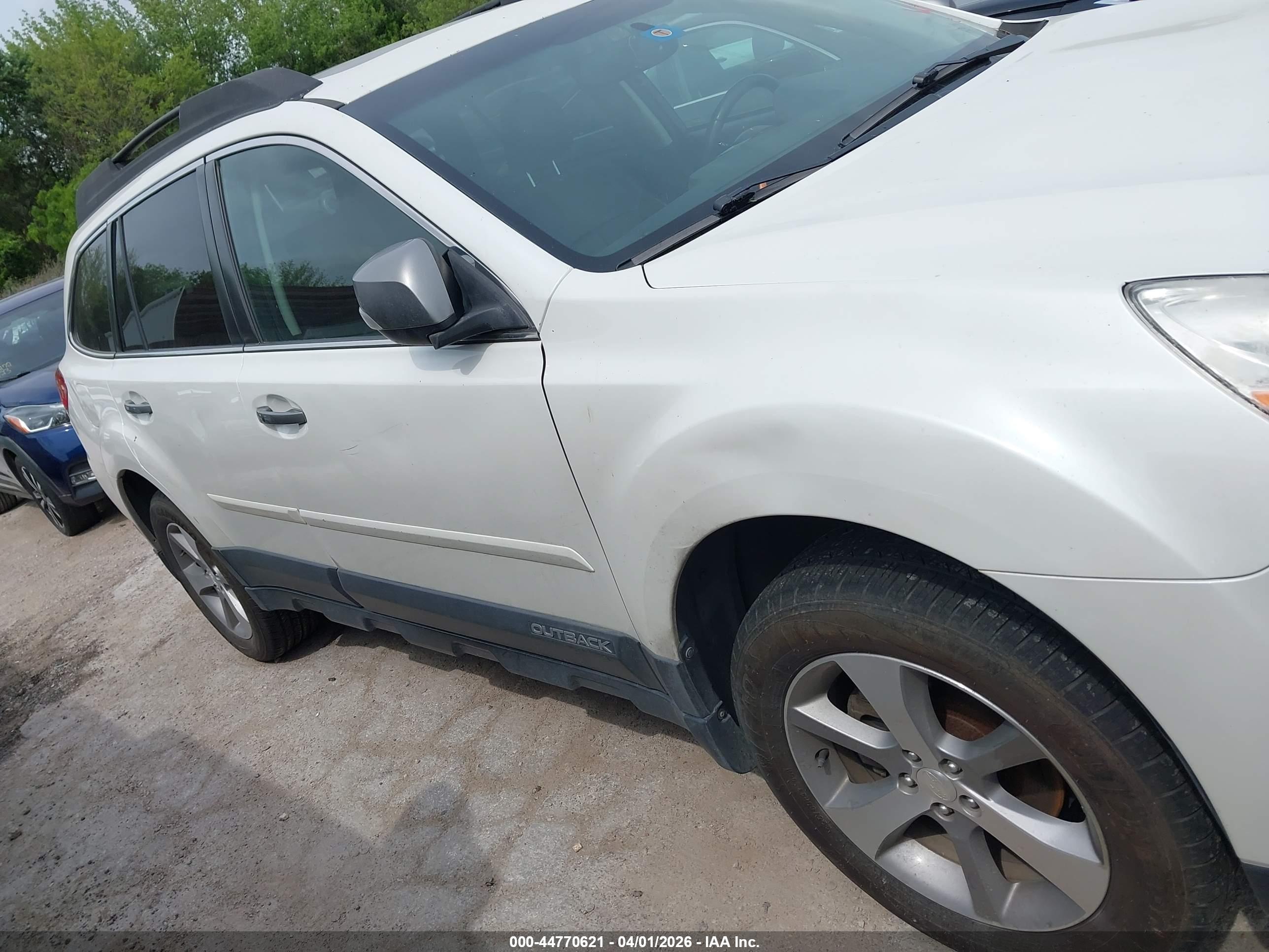 SUBARU OUTBACK image 6