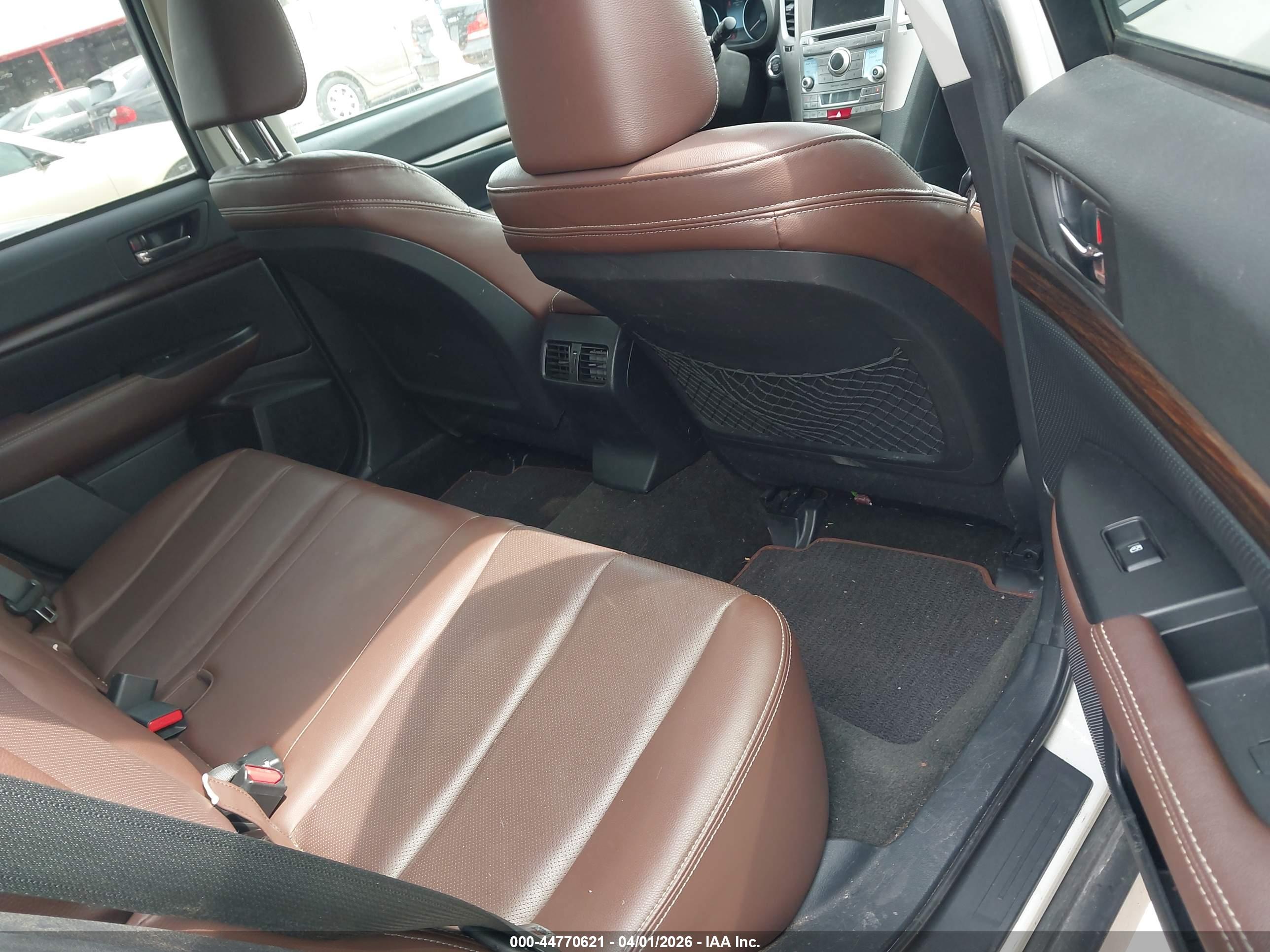 SUBARU OUTBACK image 8