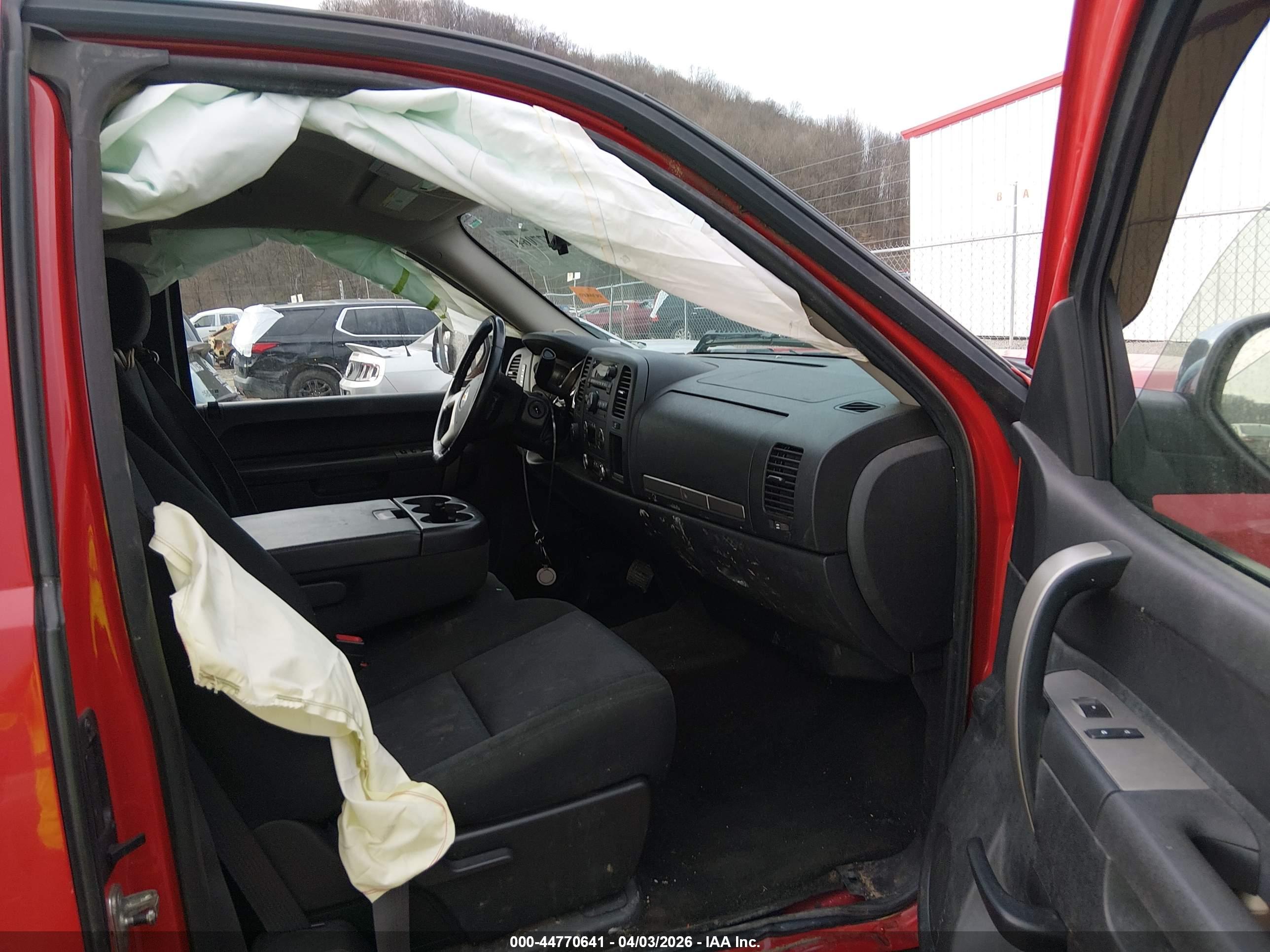 CHEVROLET SILVERADO image 5