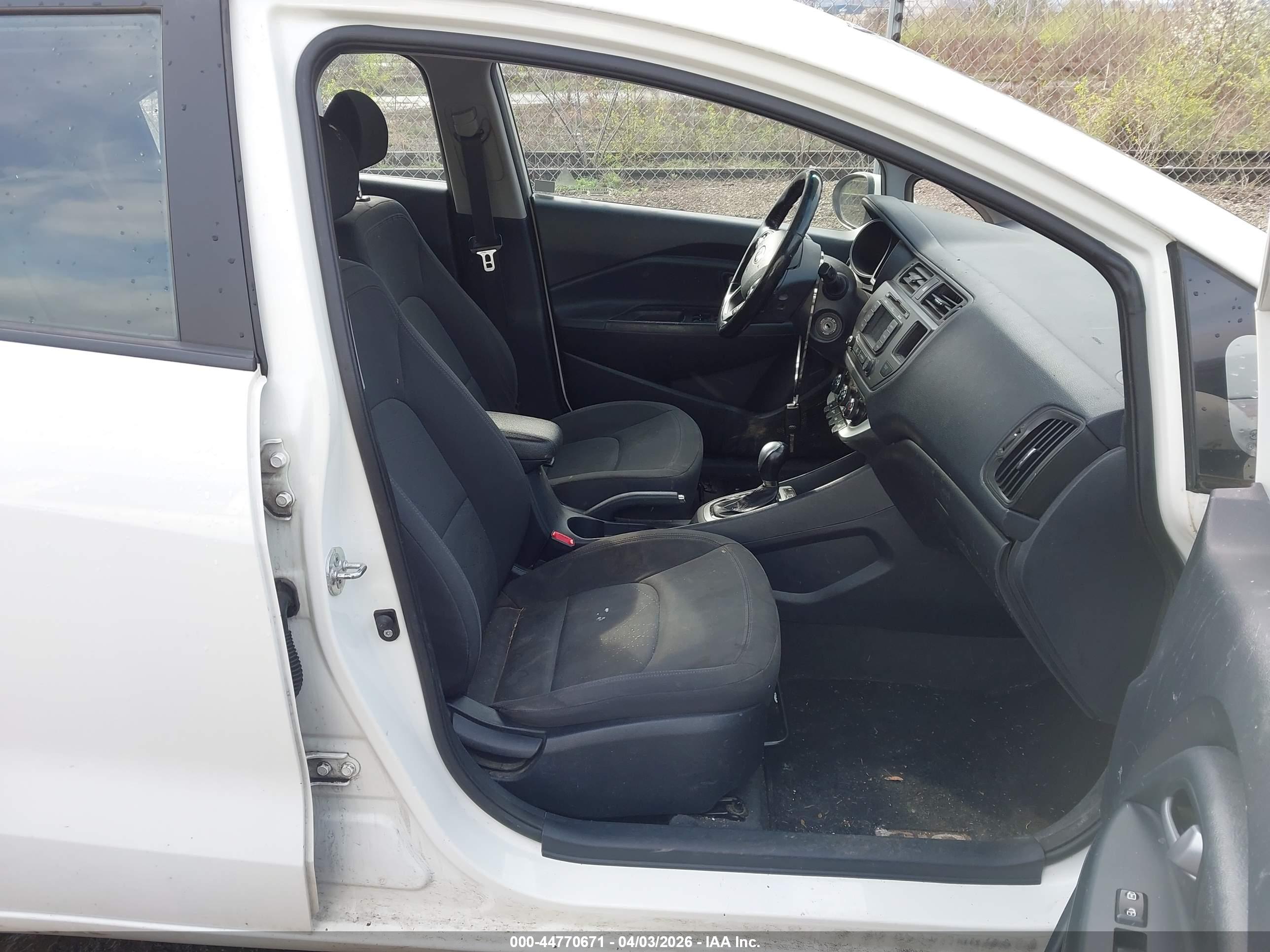 KIA RIO image 5