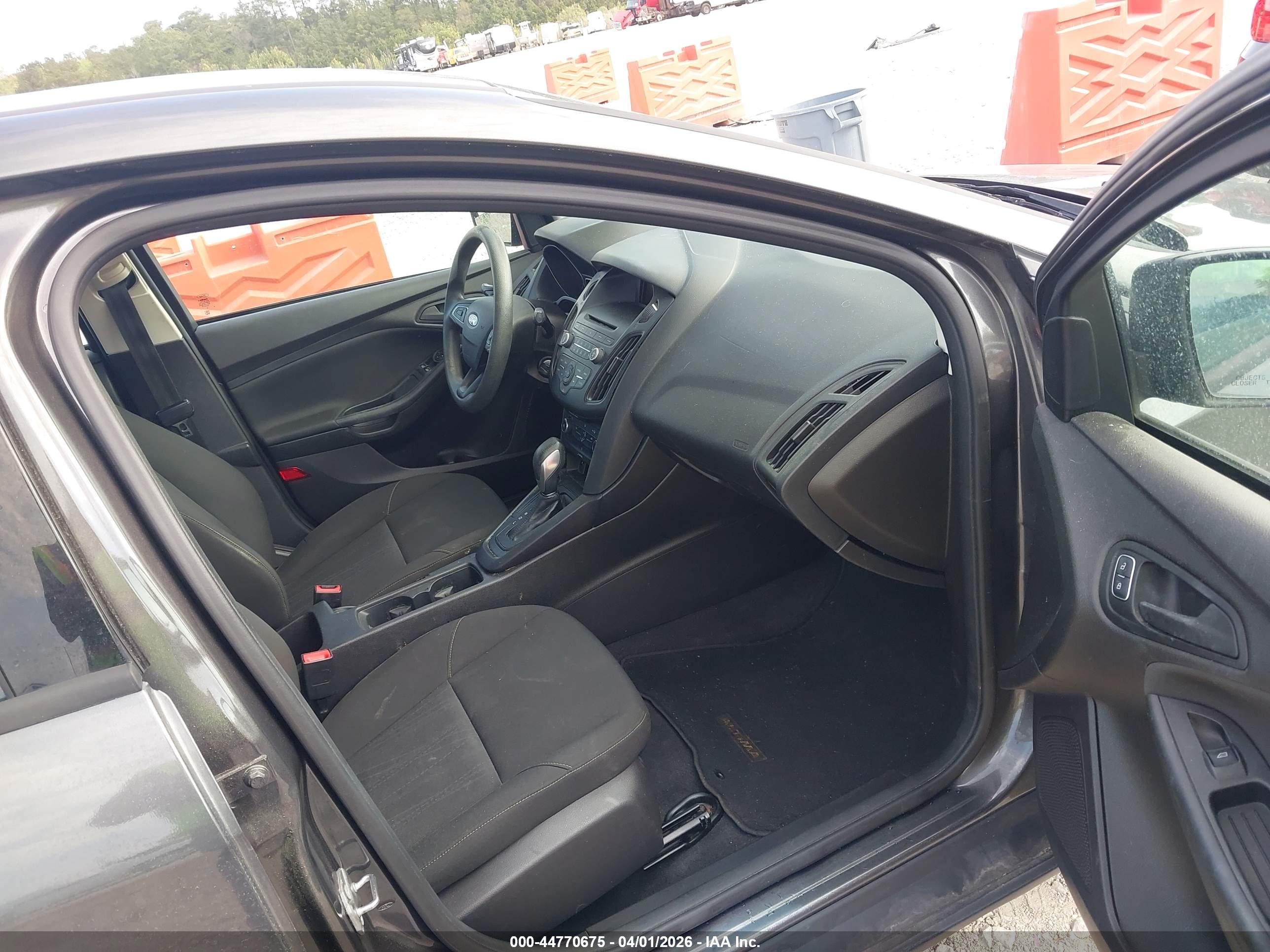 FORD FOCUS image 5