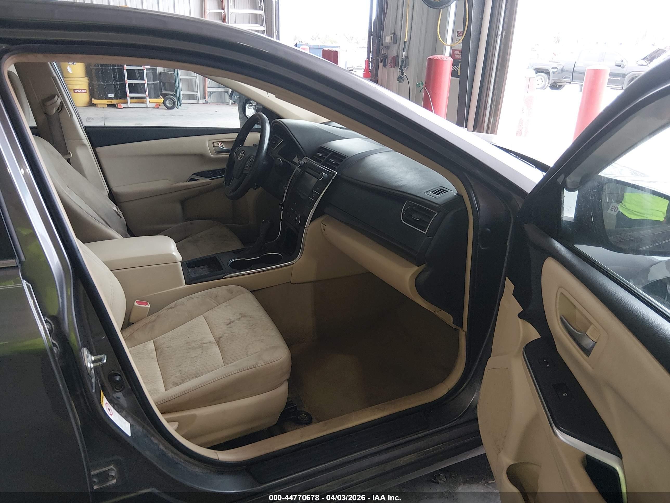TOYOTA CAMRY image 5