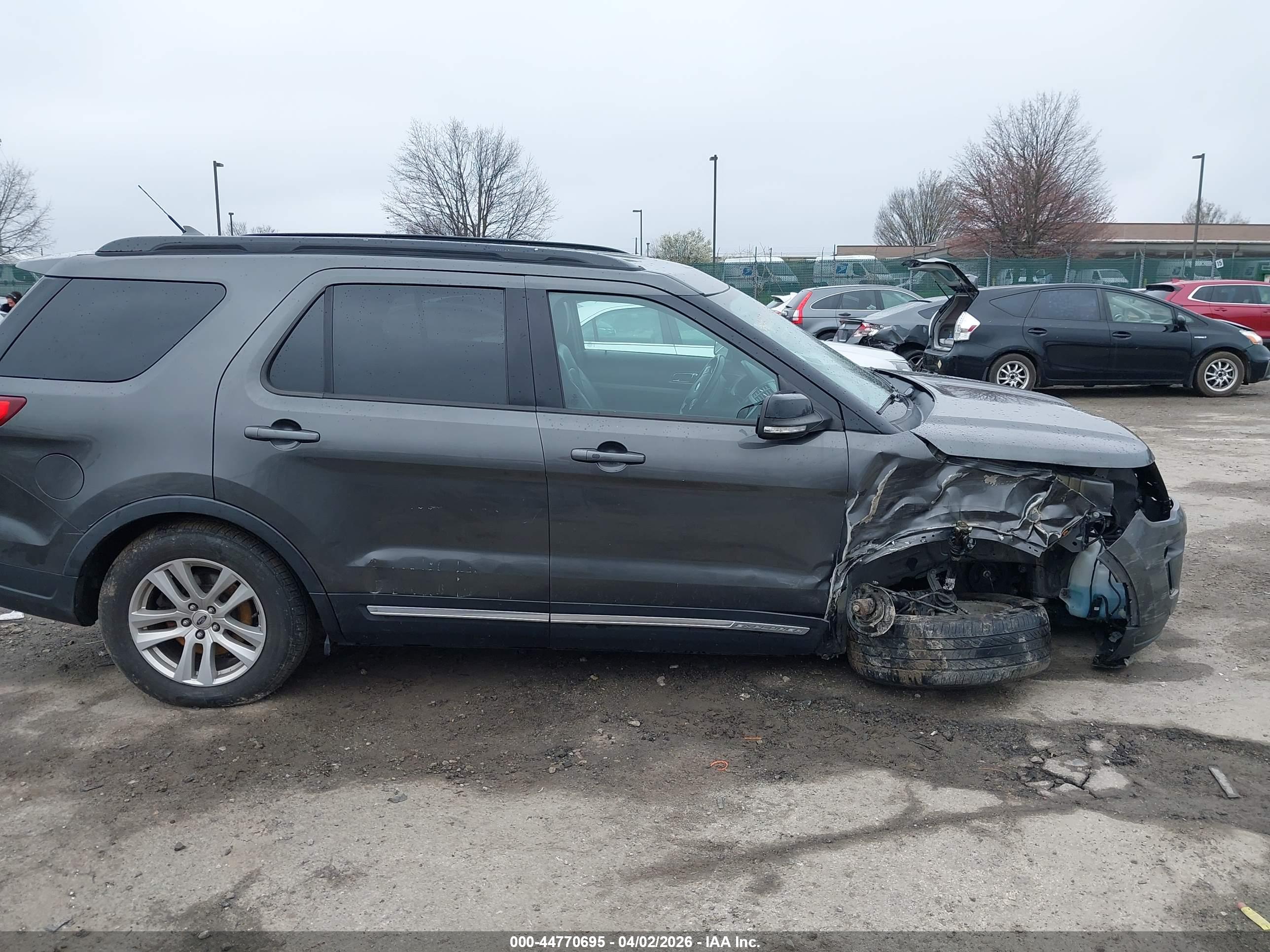 FORD EXPLORER image 6