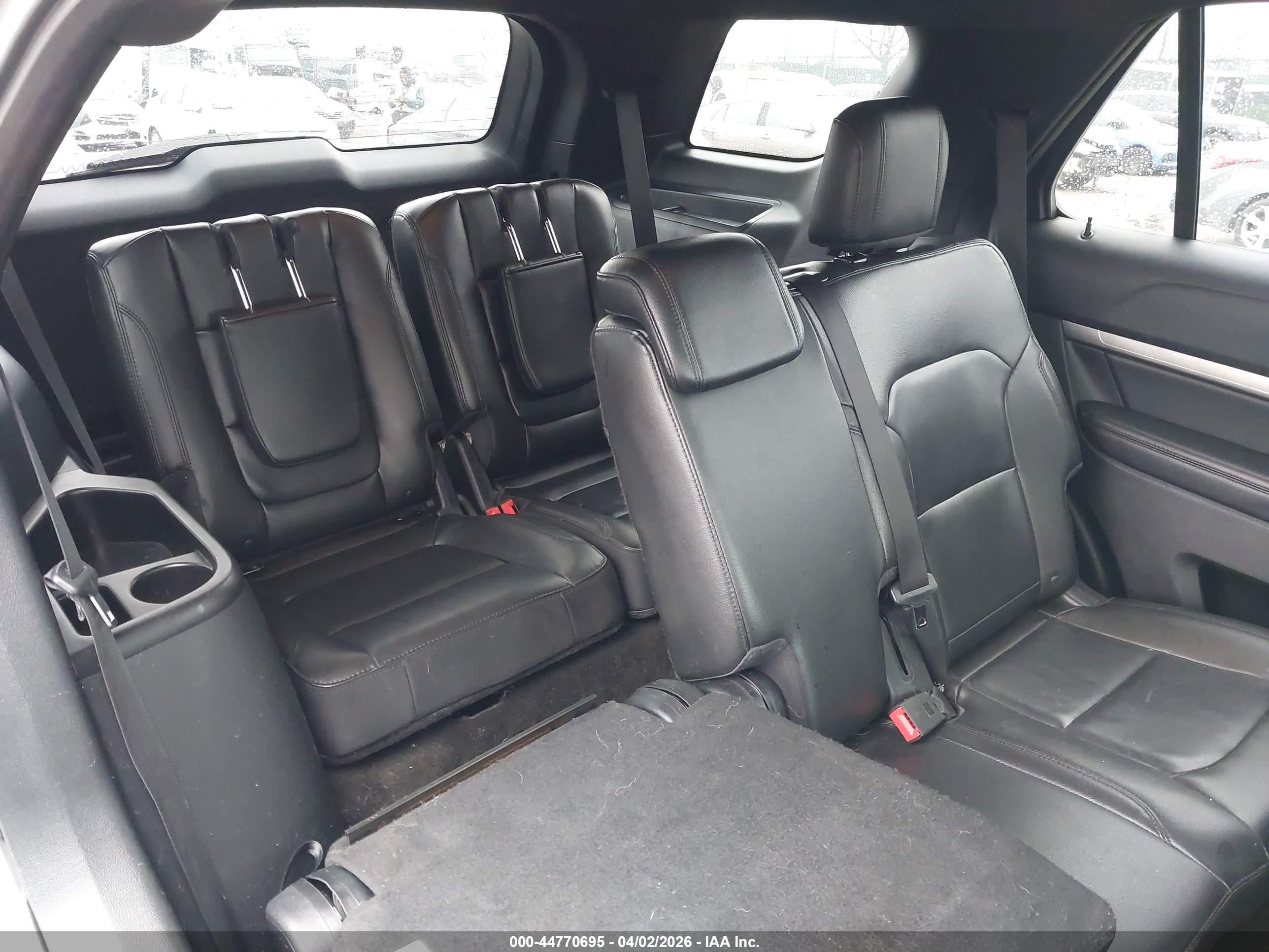 FORD EXPLORER image 8