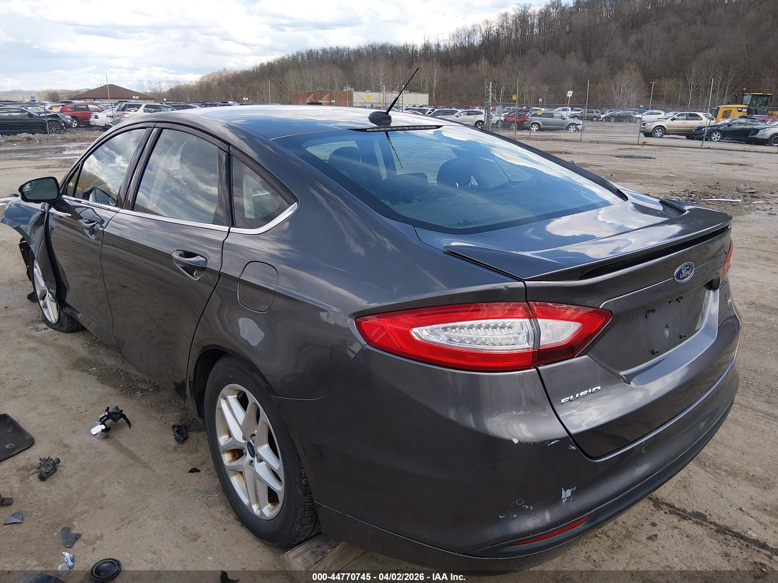 FORD FUSION image 3