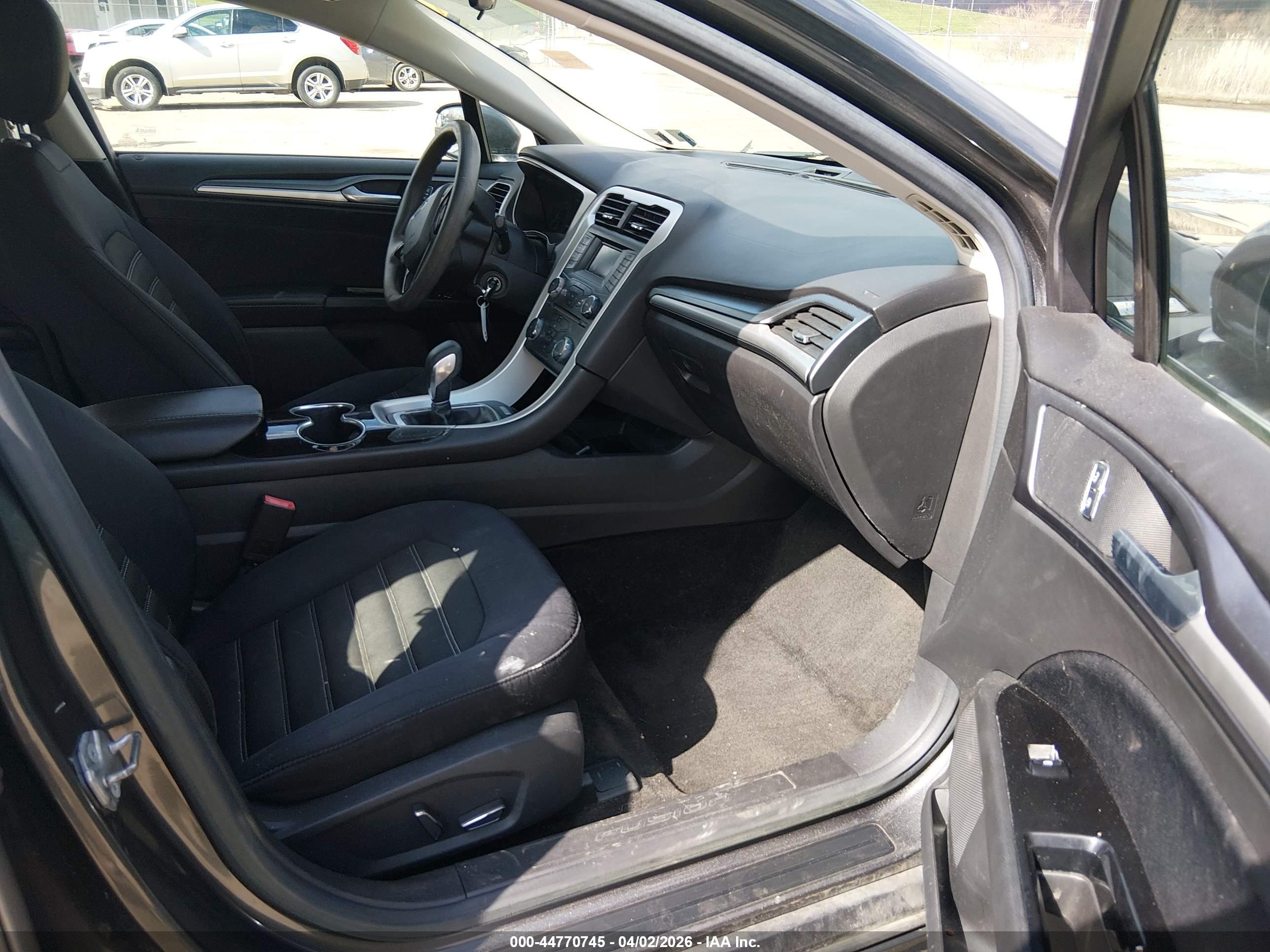 FORD FUSION image 5