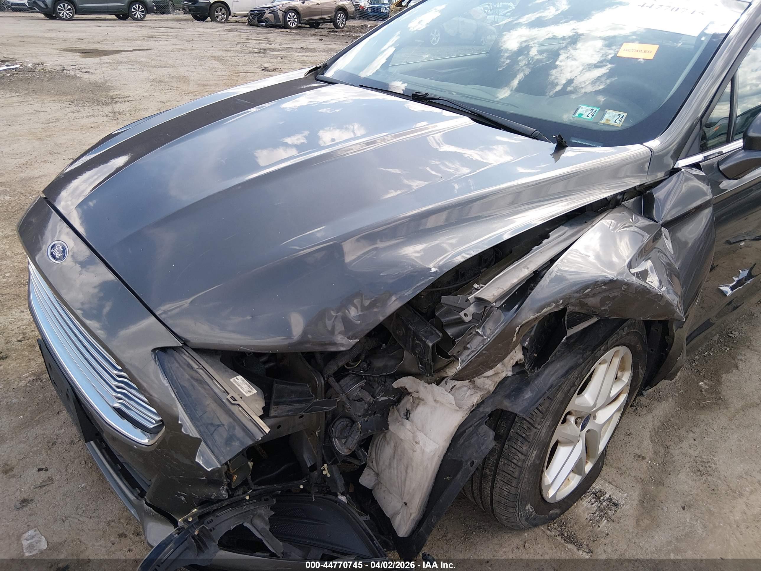 FORD FUSION image 6