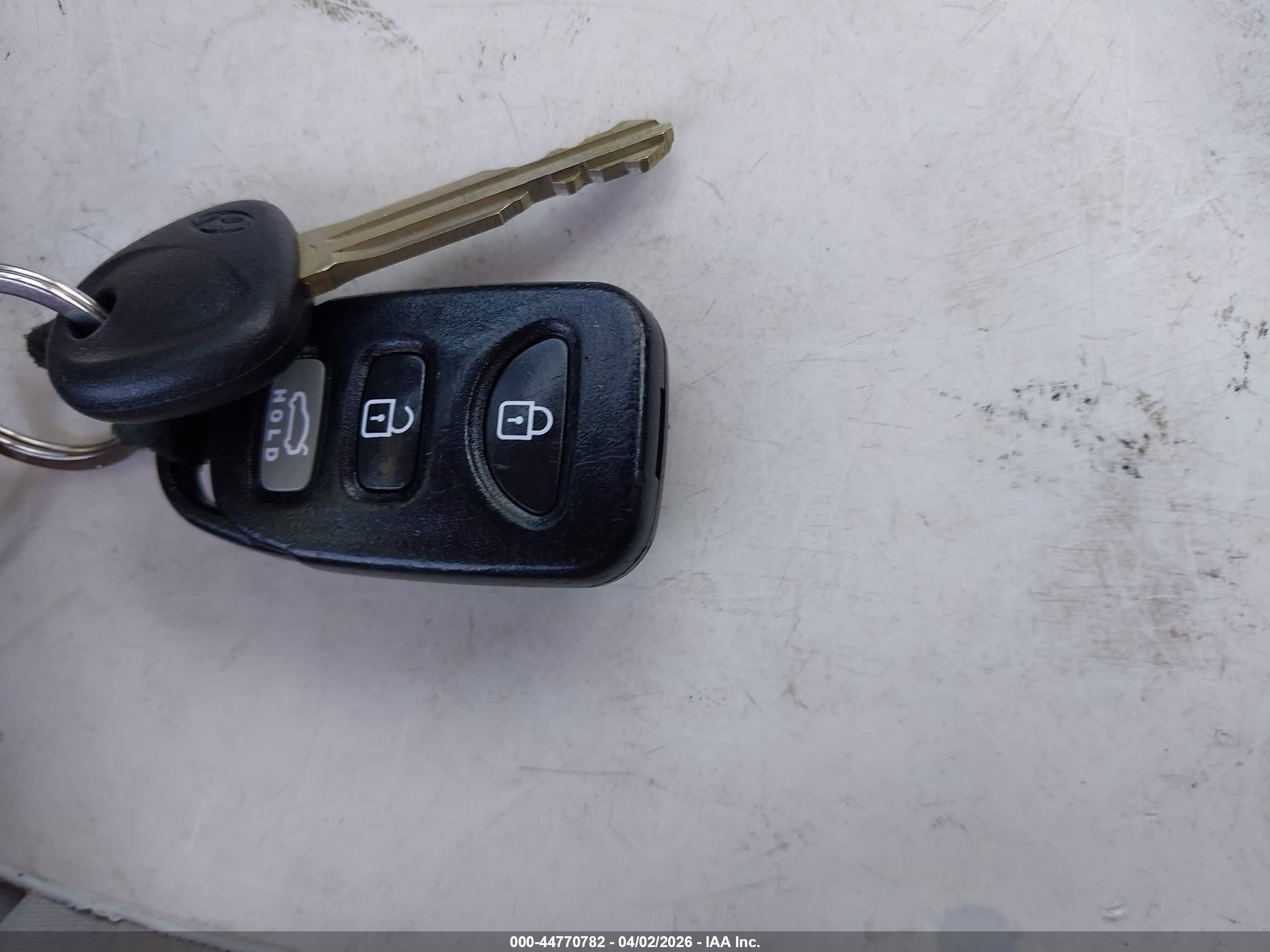 HYUNDAI ELANTRA image 11