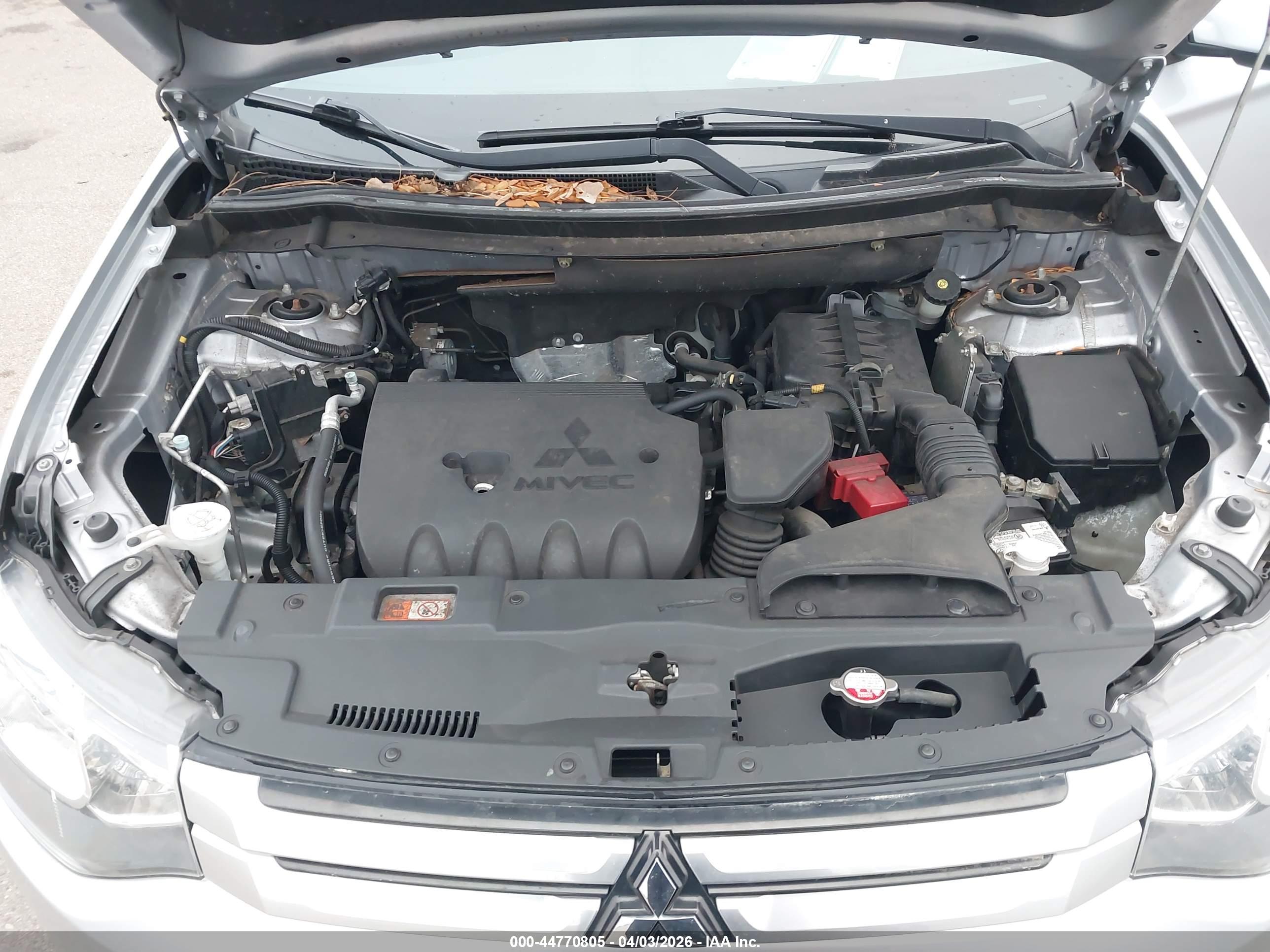 MITSUBISHI OUTLANDER image 10