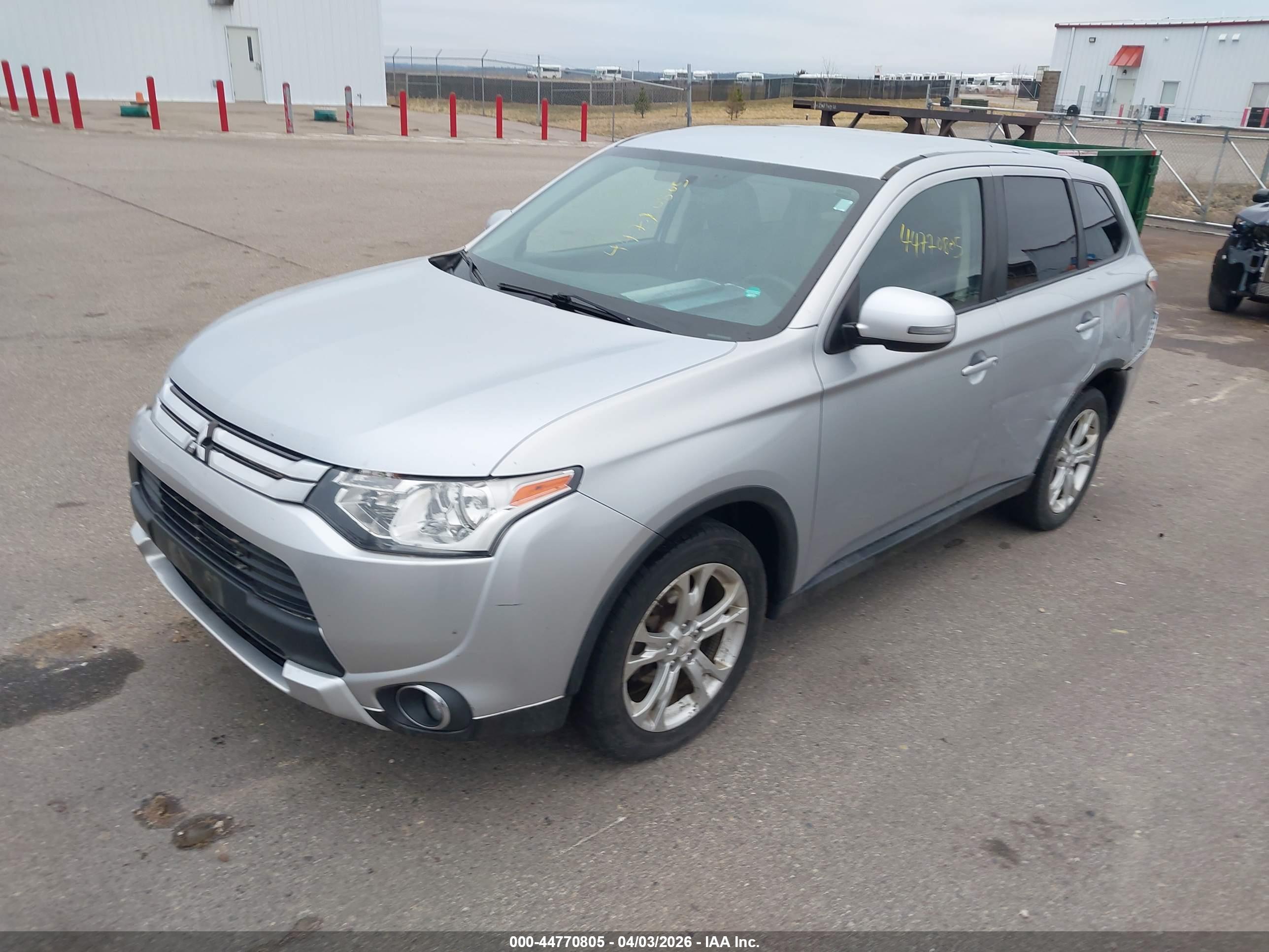 MITSUBISHI OUTLANDER image 2