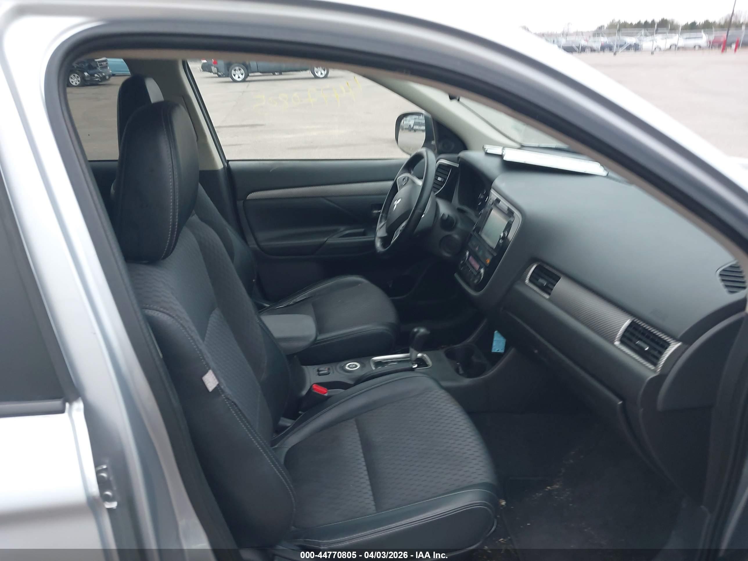 MITSUBISHI OUTLANDER image 5
