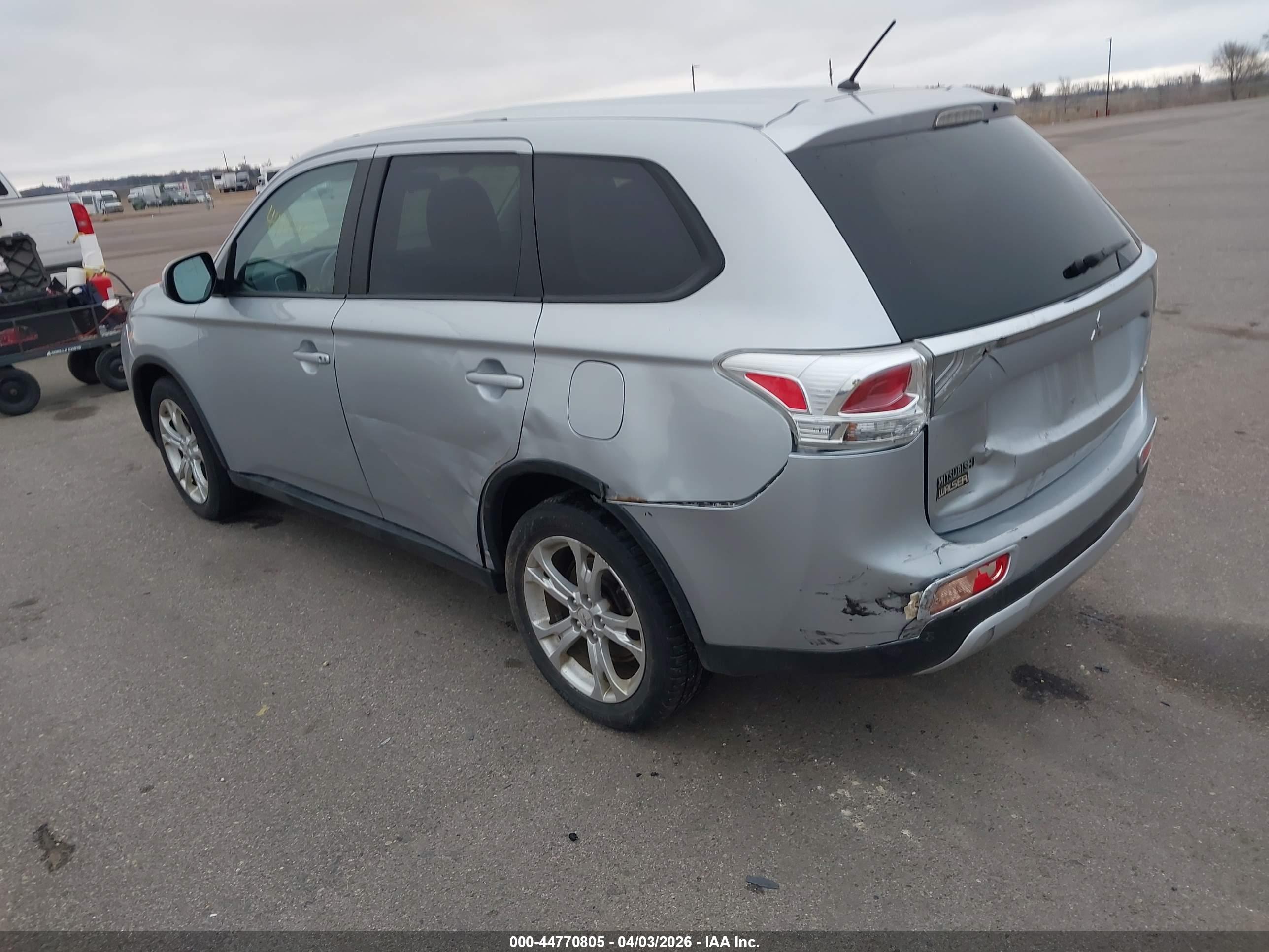 MITSUBISHI OUTLANDER image 6