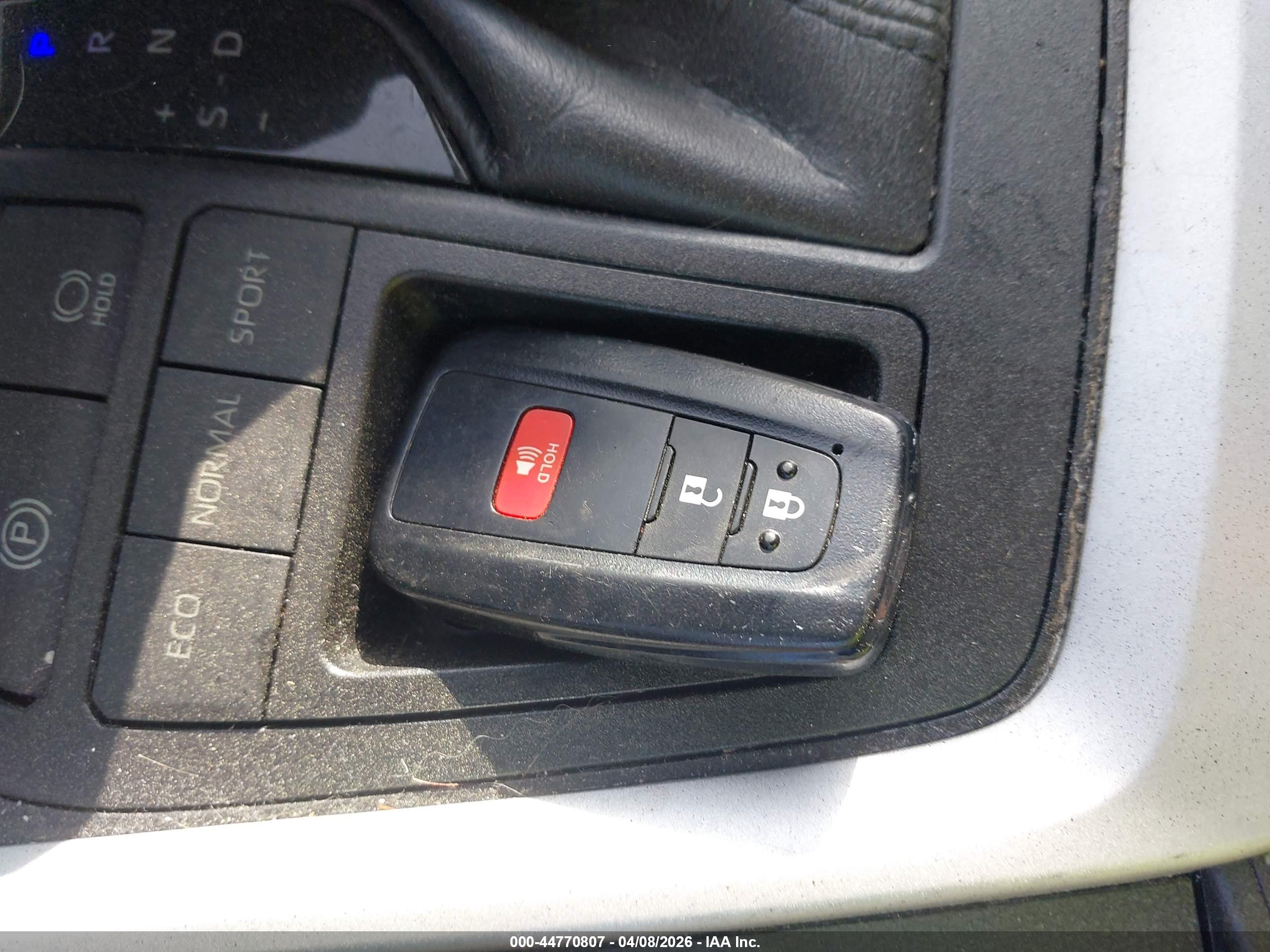 TOYOTA RAV4 image 11