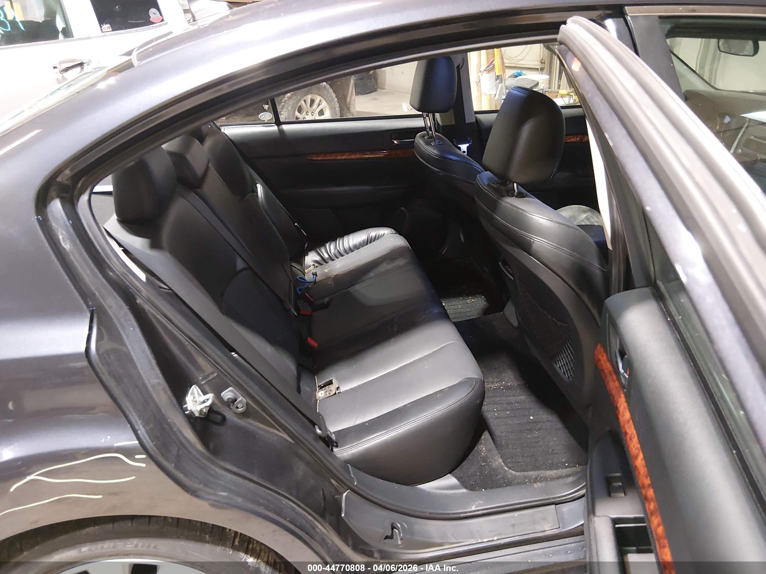 SUBARU LEGACY image 8