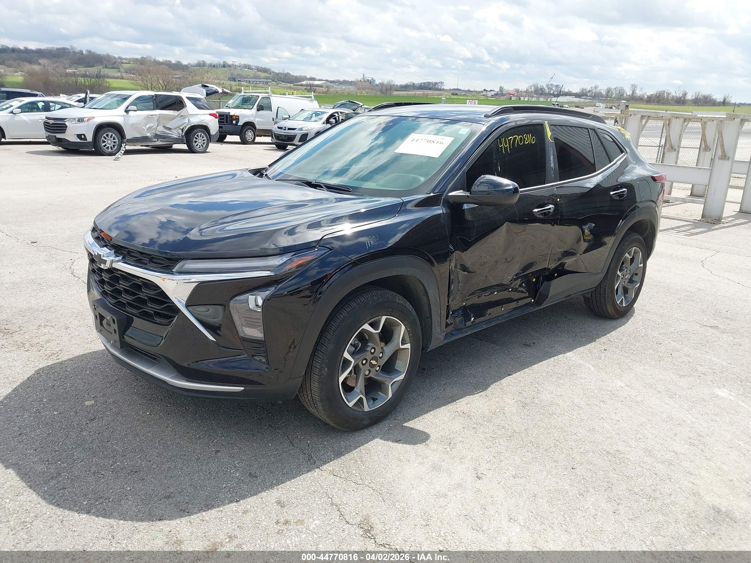 CHEVROLET TRAX image 2