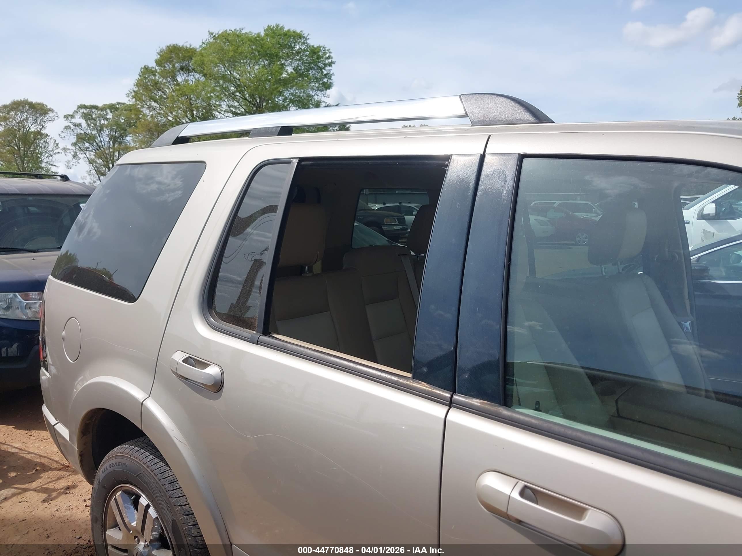 FORD EXPLORER image 6