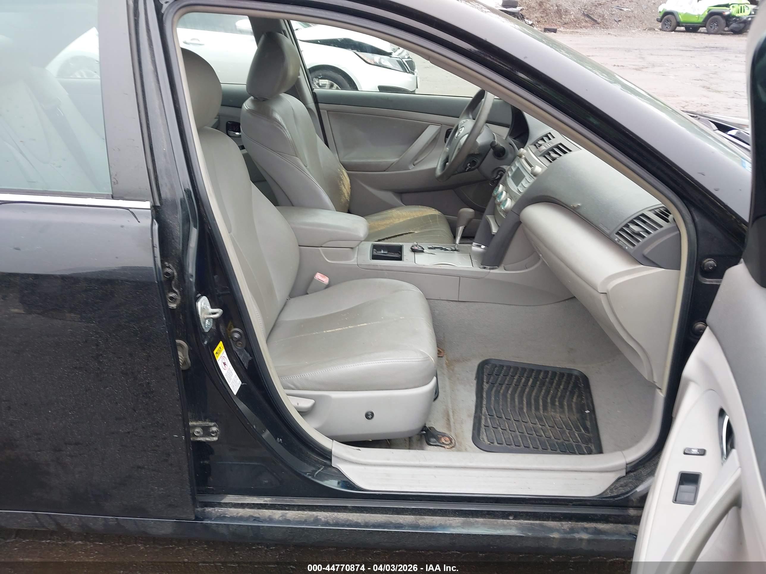 TOYOTA CAMRY image 5