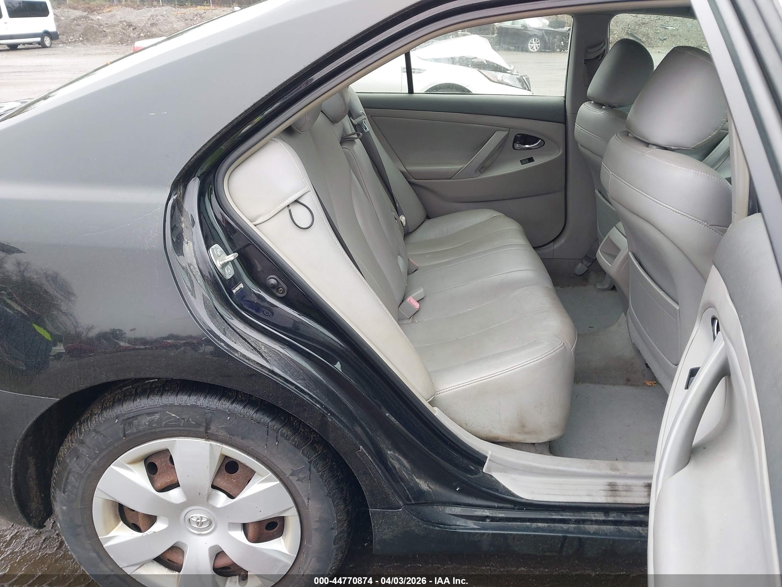 TOYOTA CAMRY image 8
