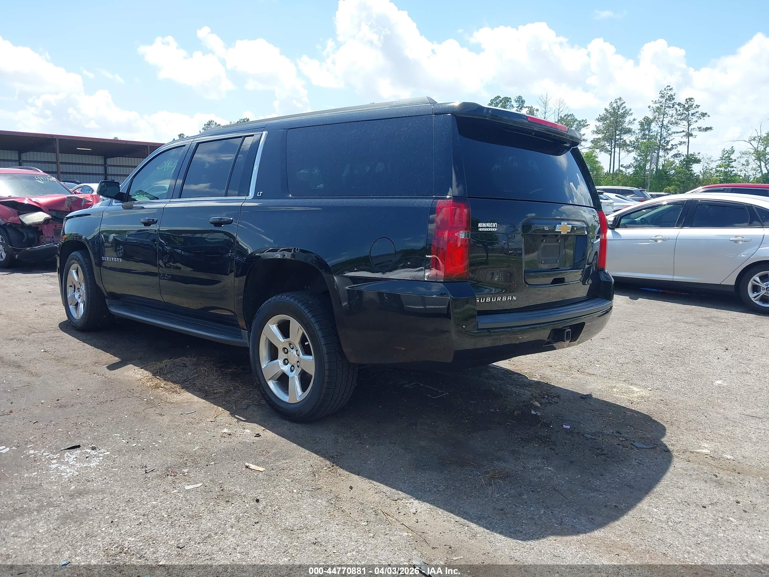 CHEVROLET SUBURBAN image 3
