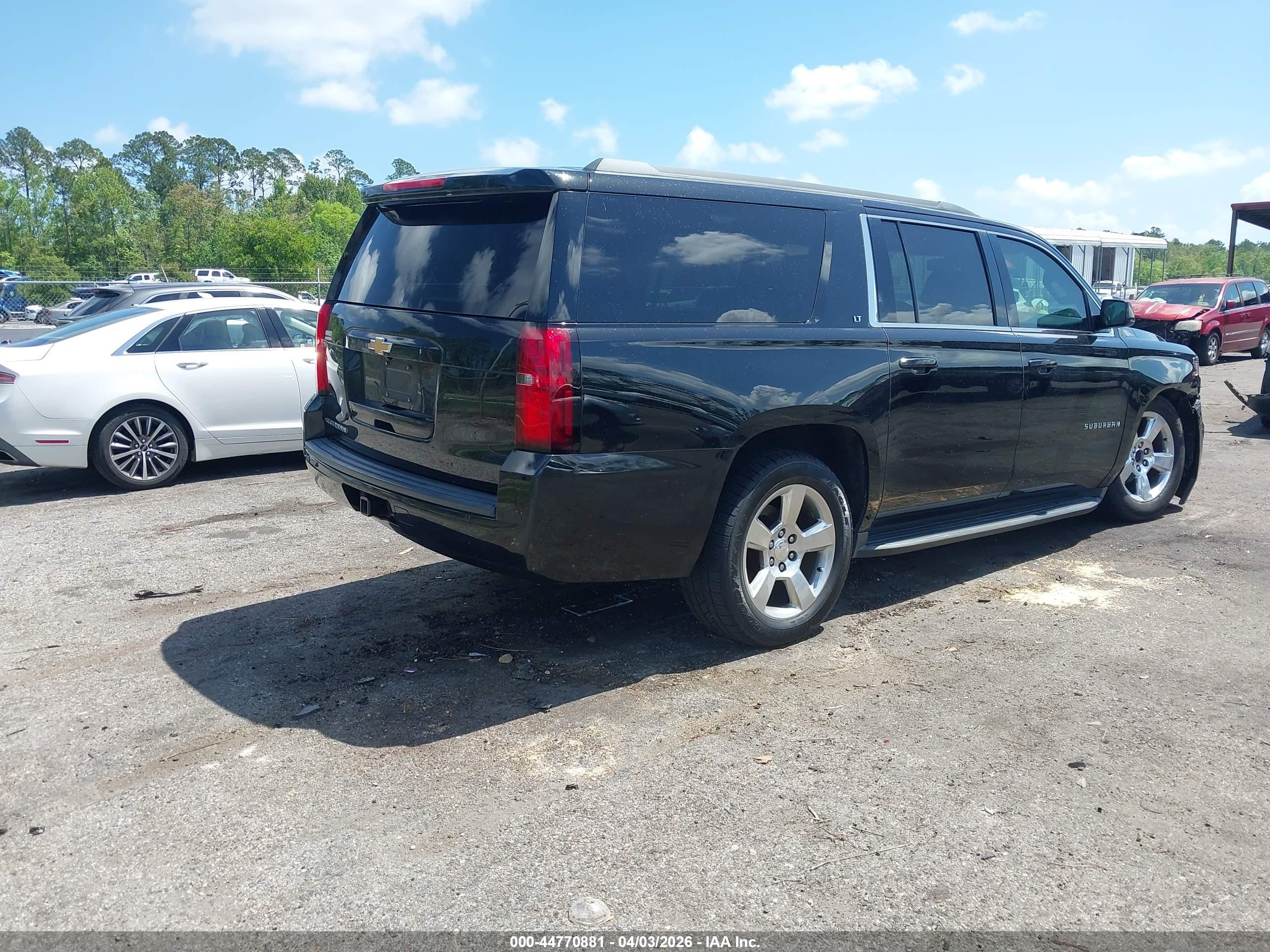 CHEVROLET SUBURBAN image 4