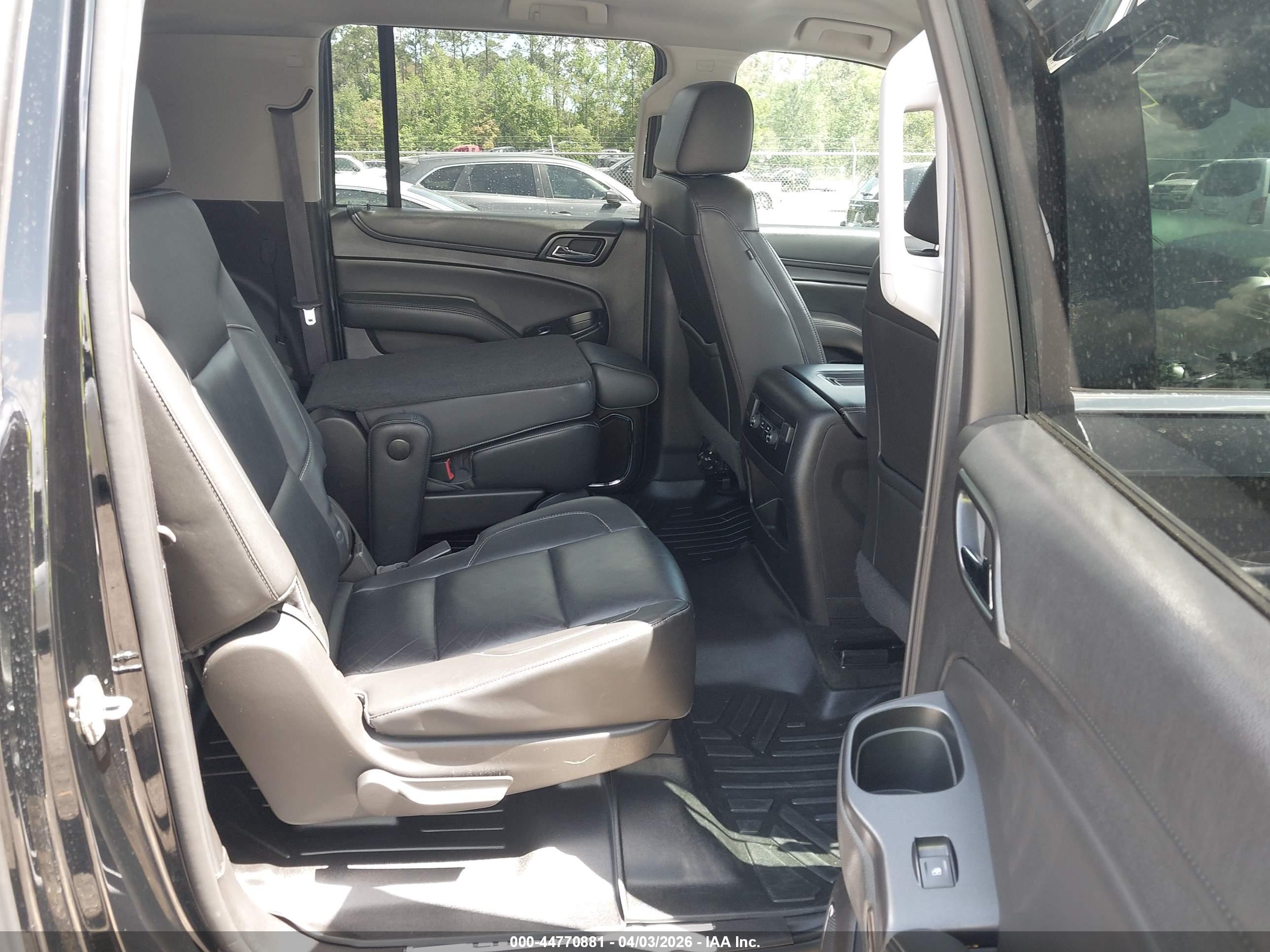 CHEVROLET SUBURBAN image 8