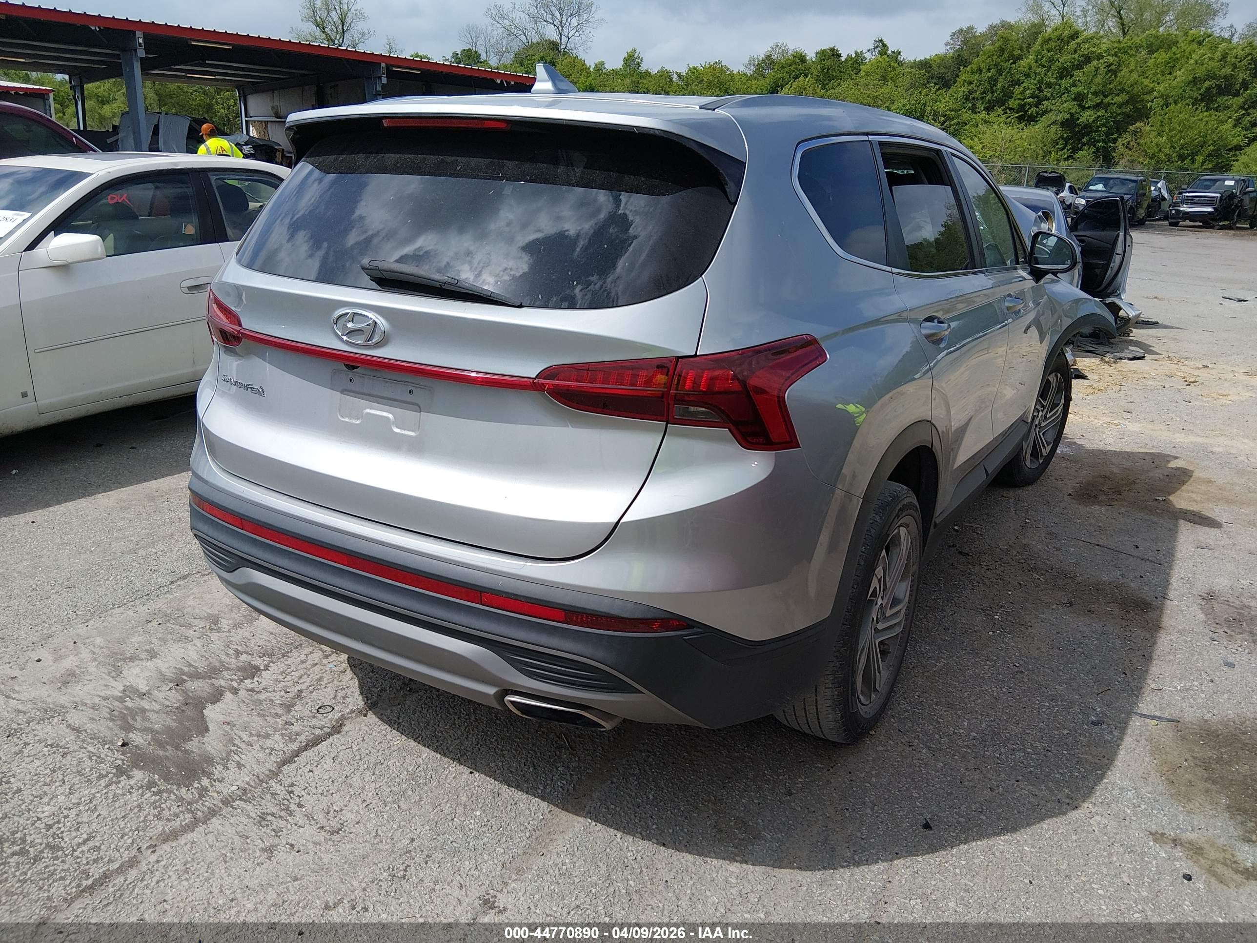 HYUNDAI SANTA image 4