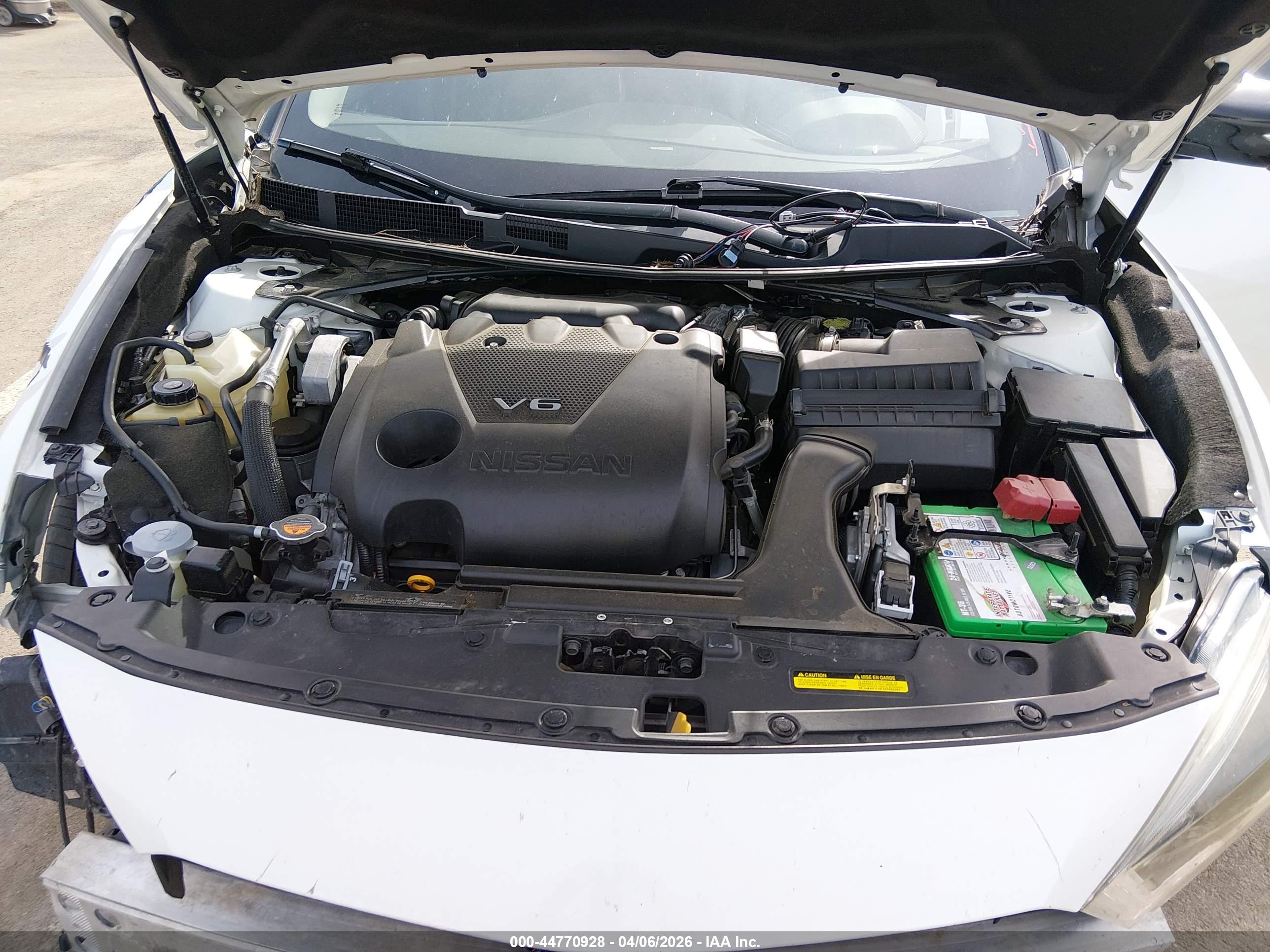 NISSAN MAXIMA image 10