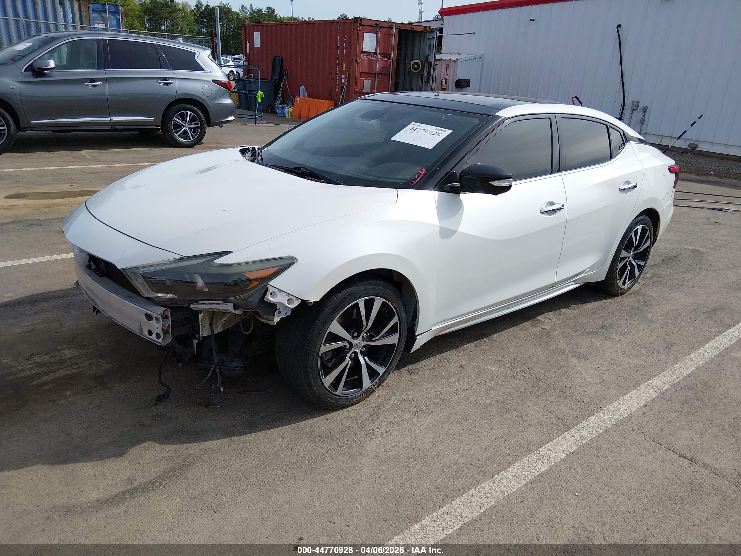 NISSAN MAXIMA image 2