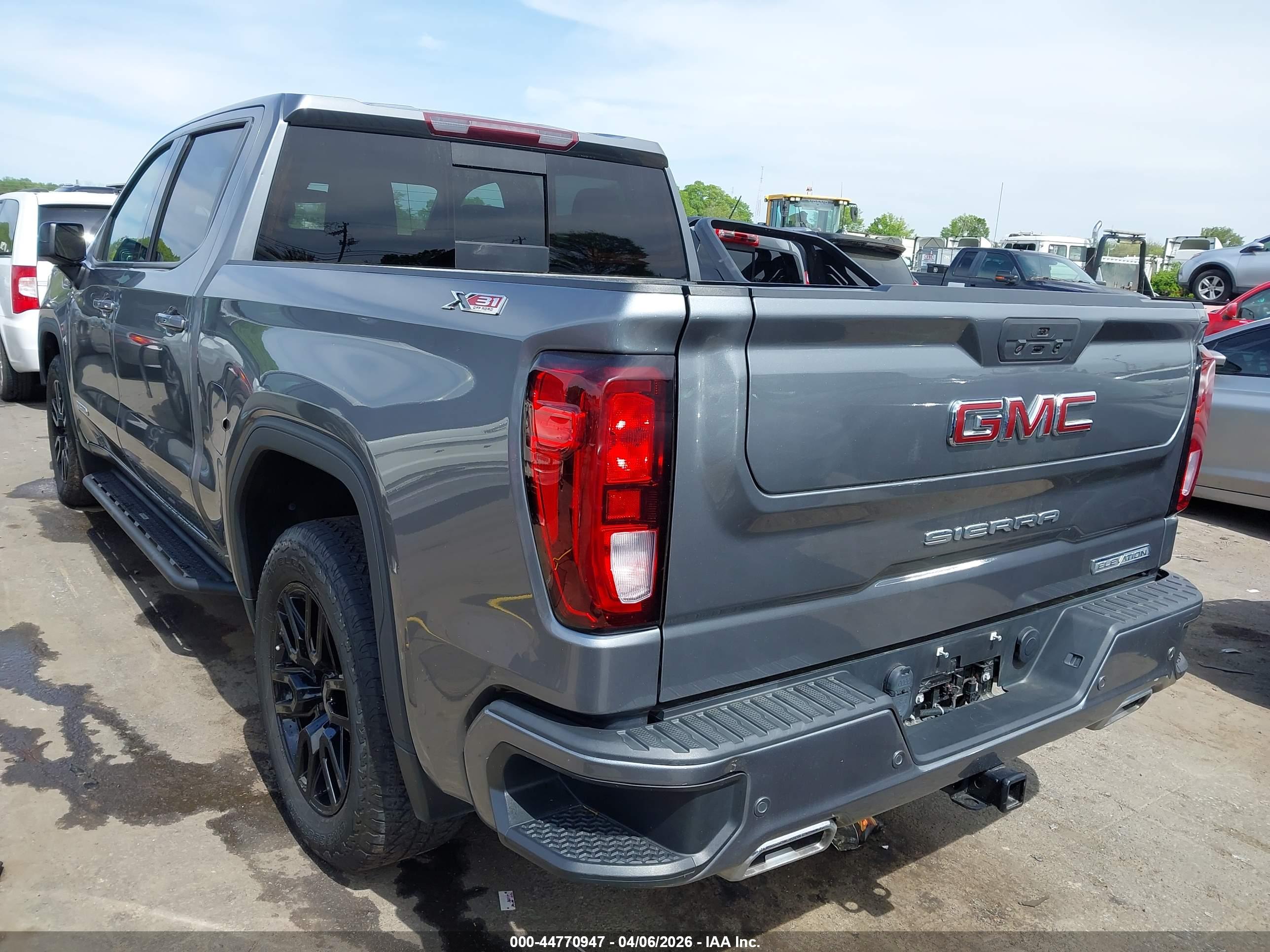 GMC SIERRA image 3