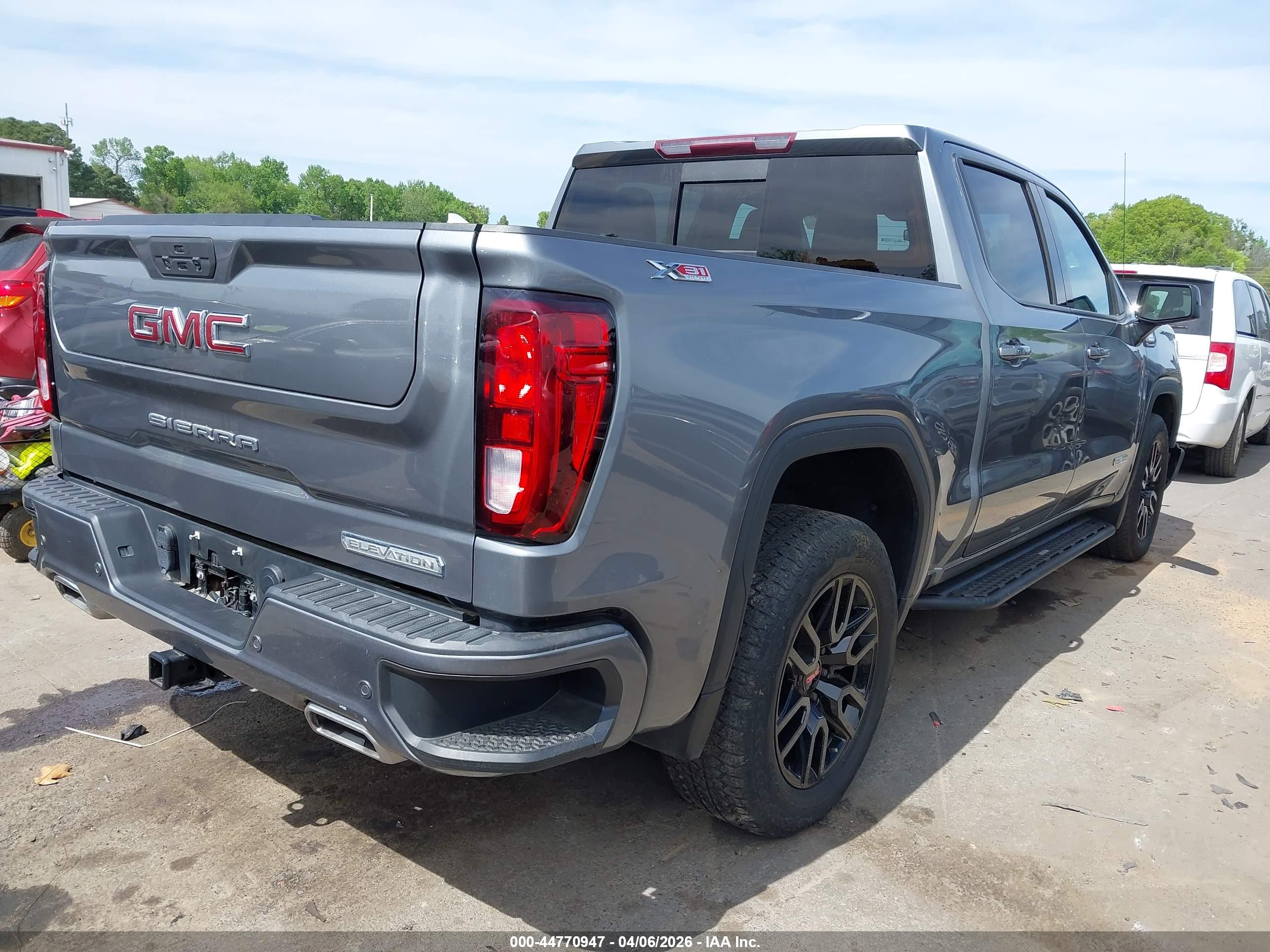 GMC SIERRA image 4