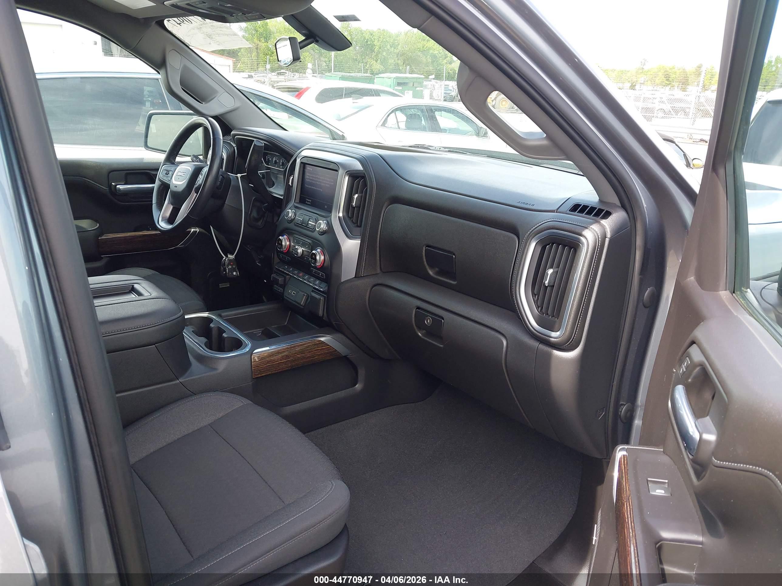 GMC SIERRA image 5