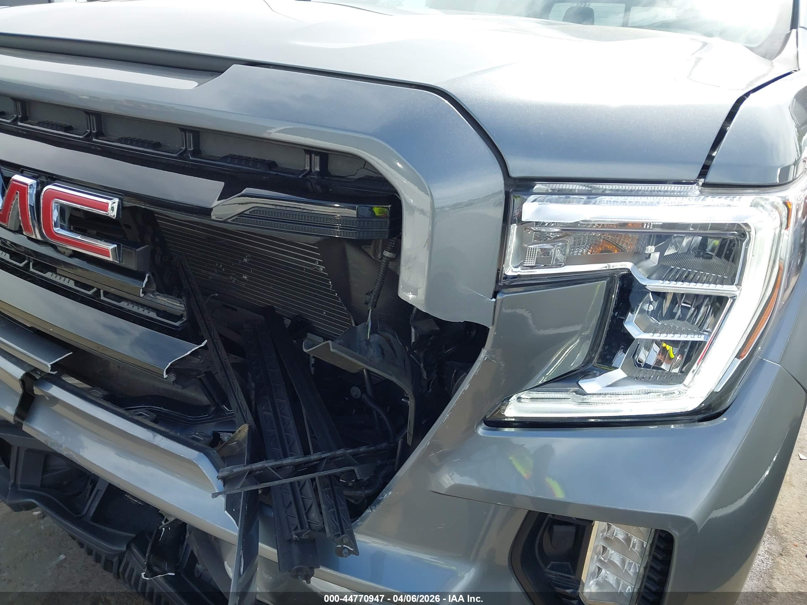 GMC SIERRA image 6