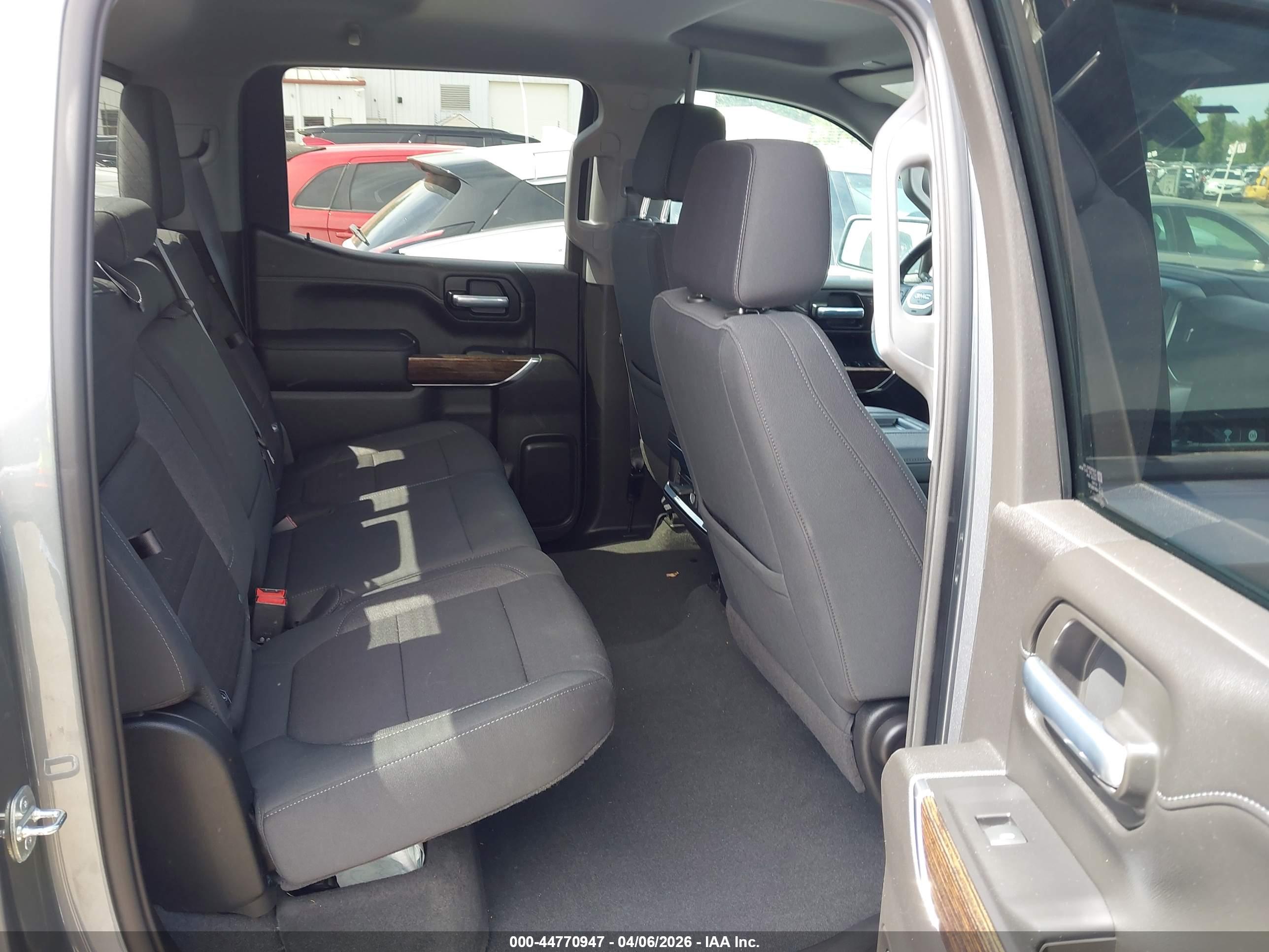 GMC SIERRA image 8