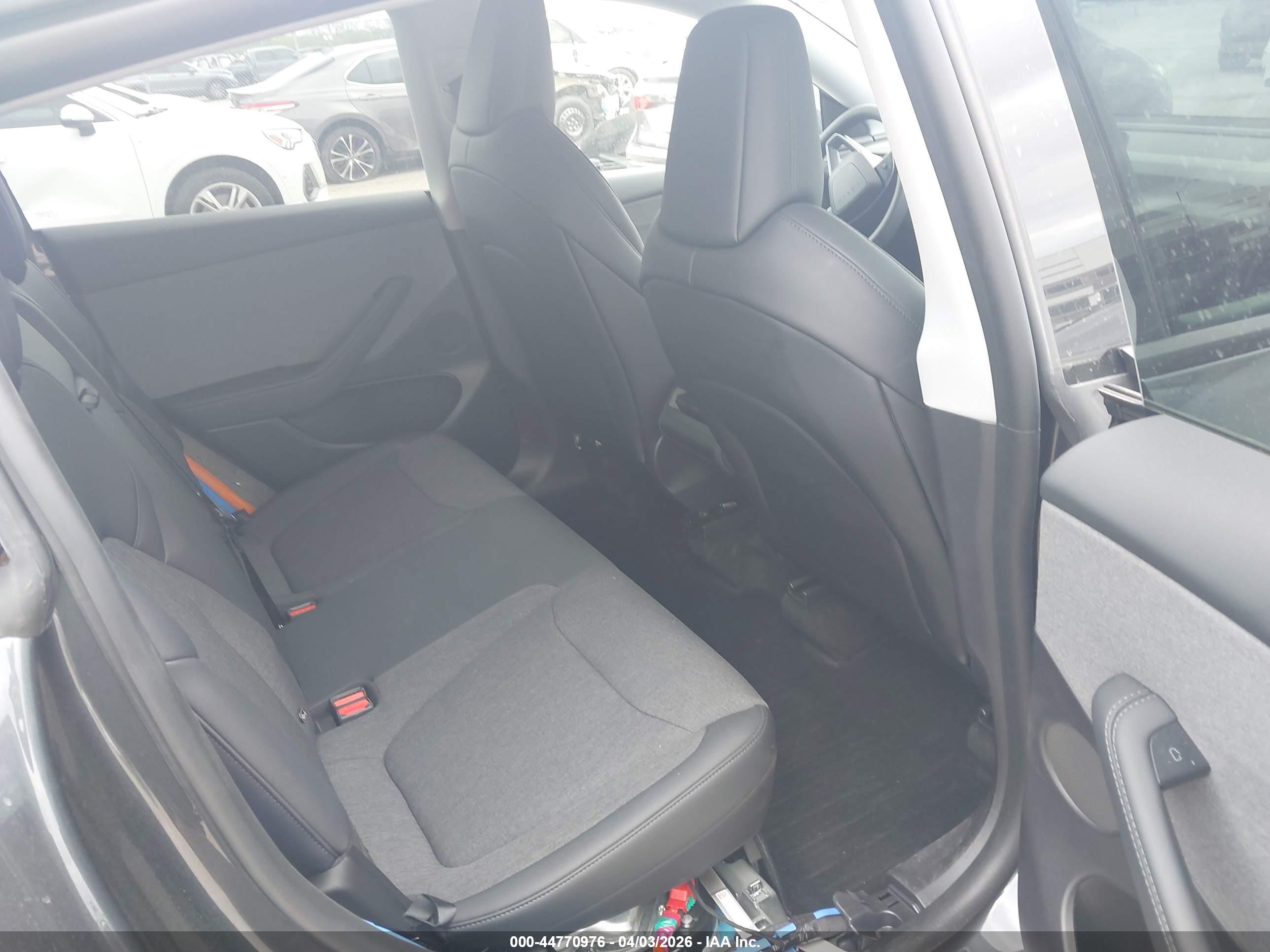 TESLA MODEL image 8