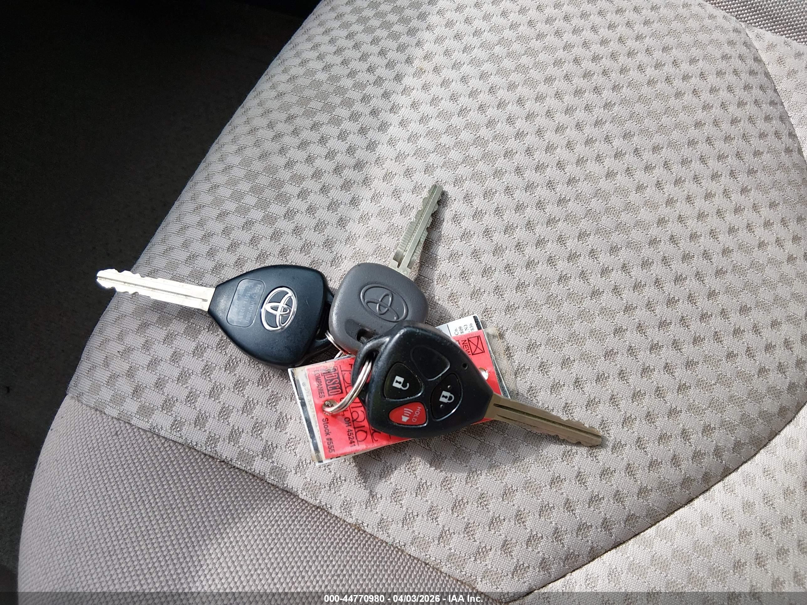 TOYOTA RAV4 image 11