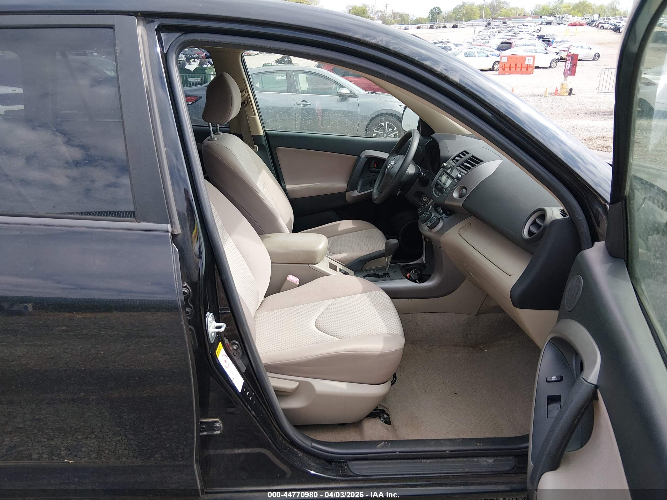 TOYOTA RAV4 image 5