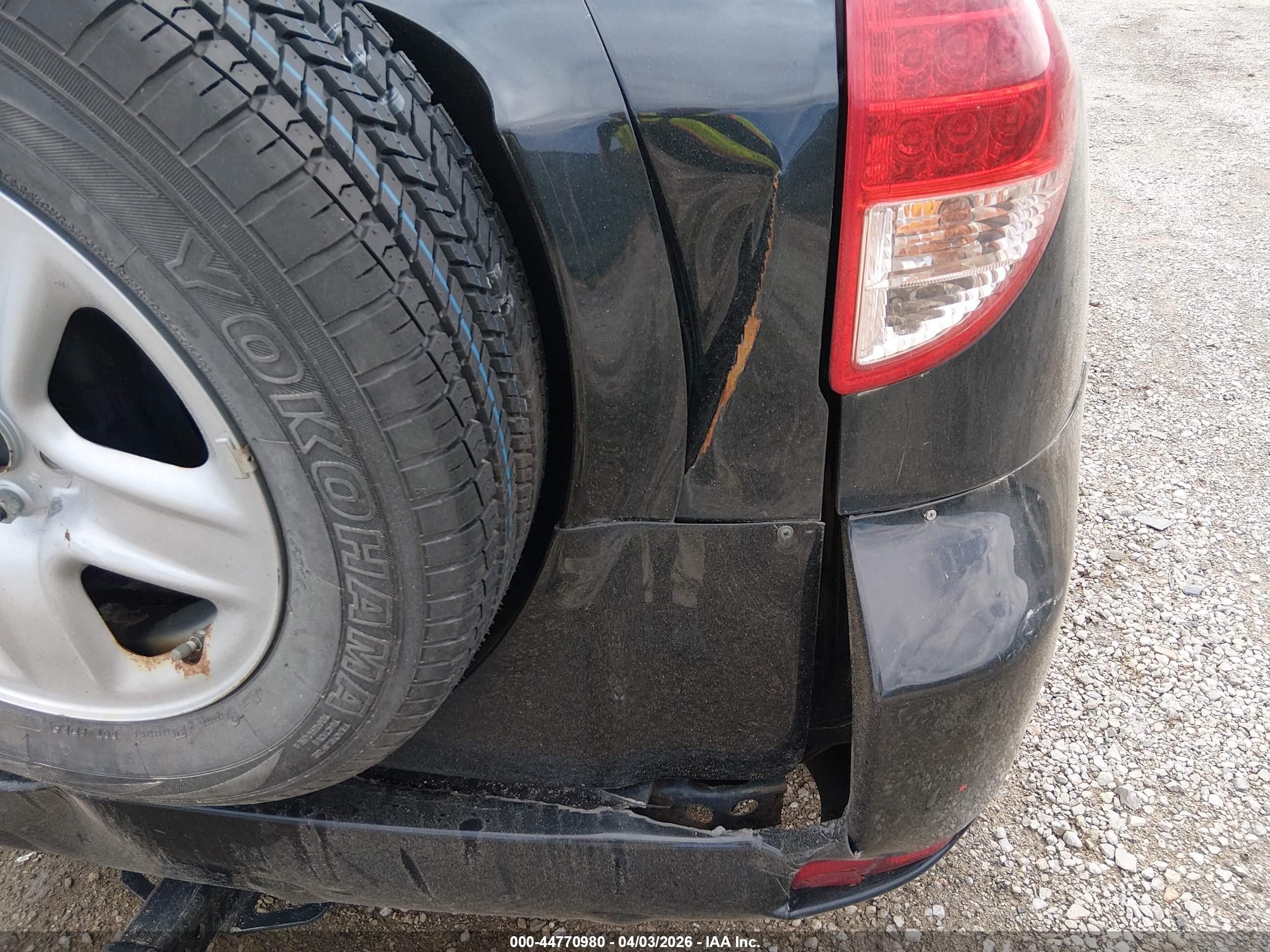 TOYOTA RAV4 image 6