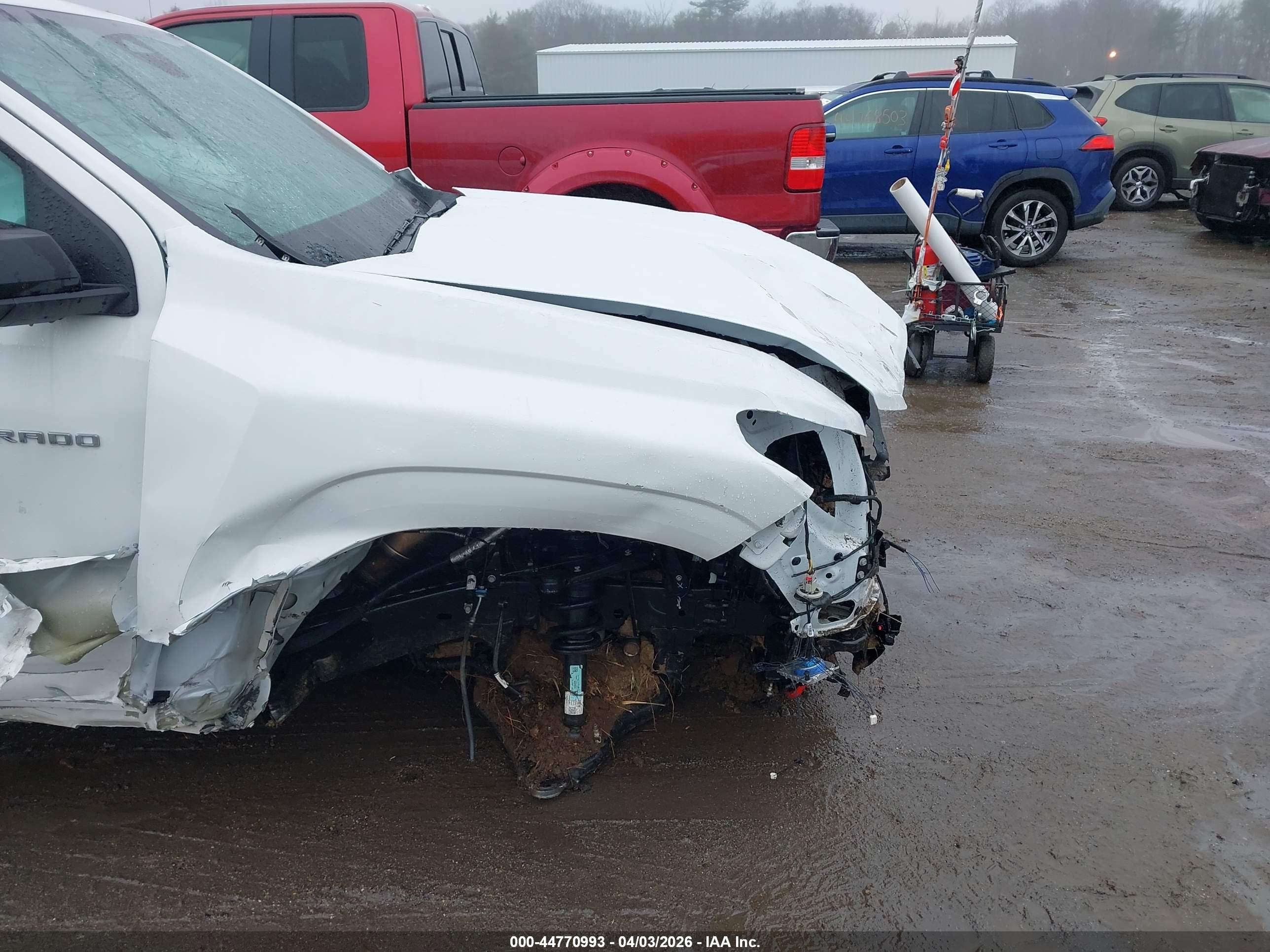 CHEVROLET COLORADO image 6