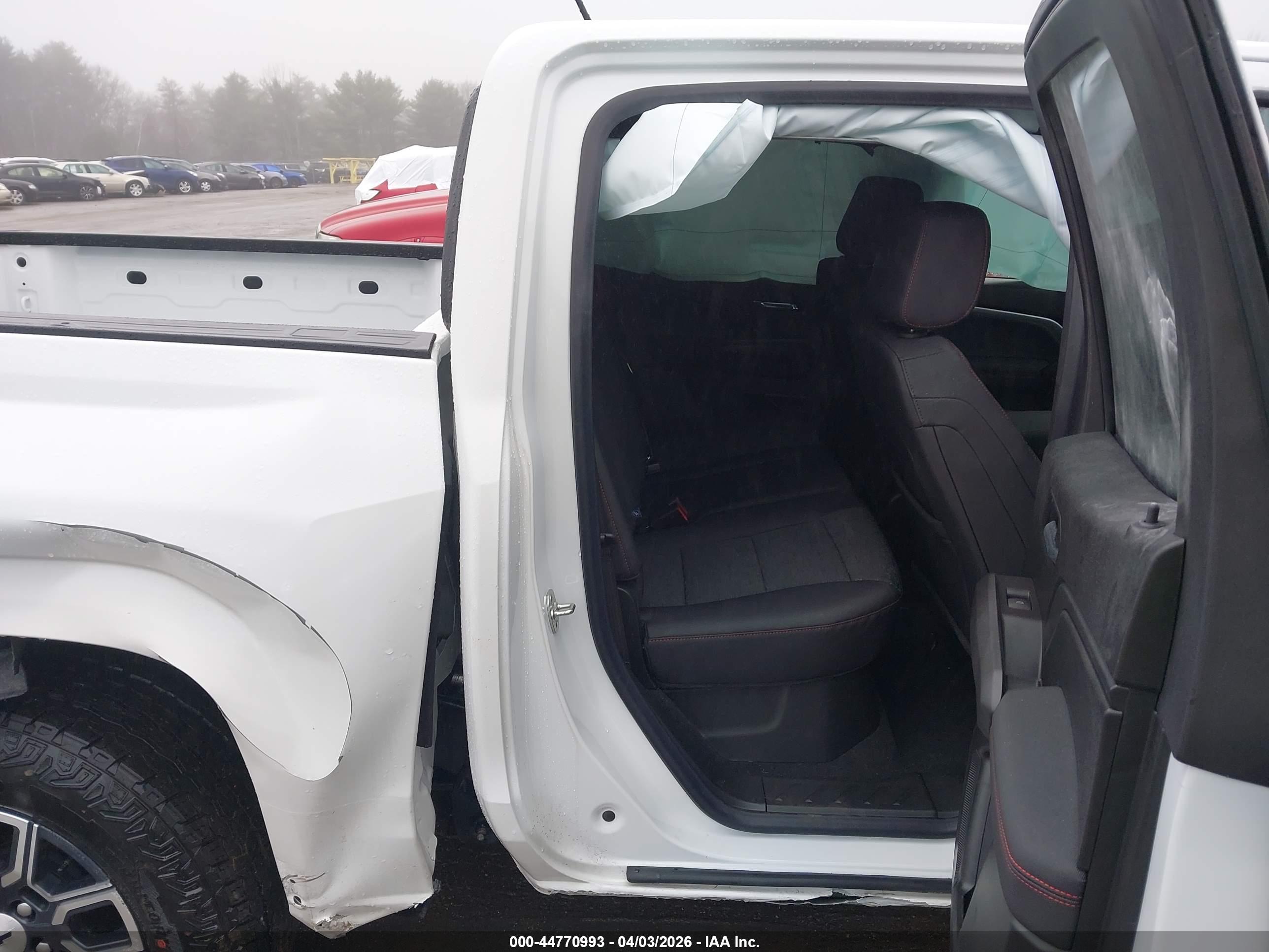 CHEVROLET COLORADO image 8