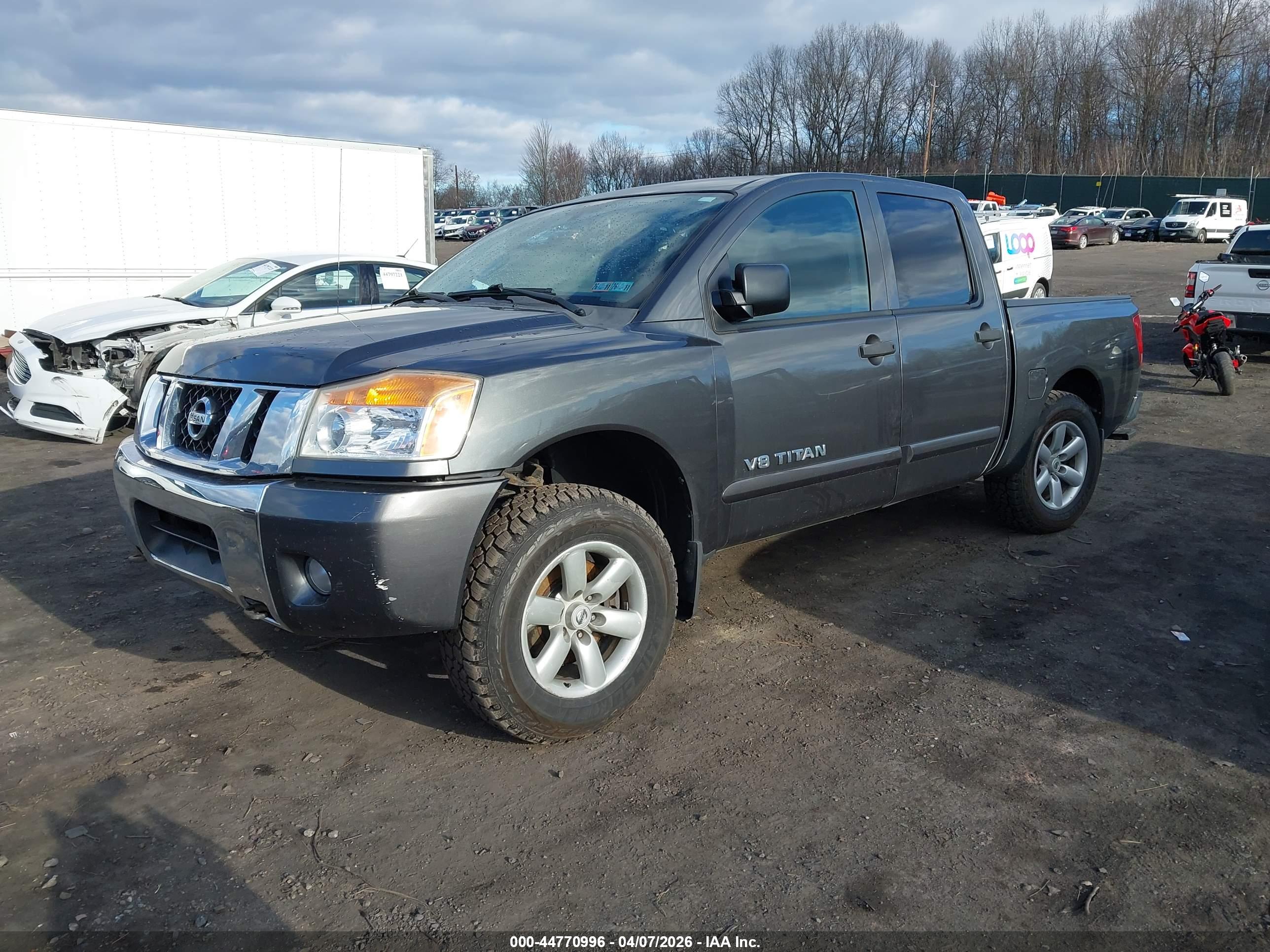 NISSAN TITAN image 2