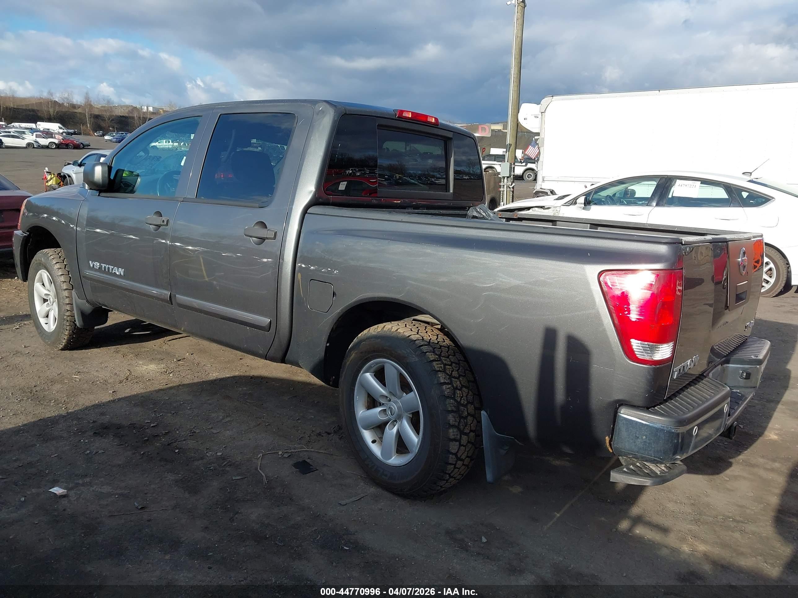 NISSAN TITAN image 3