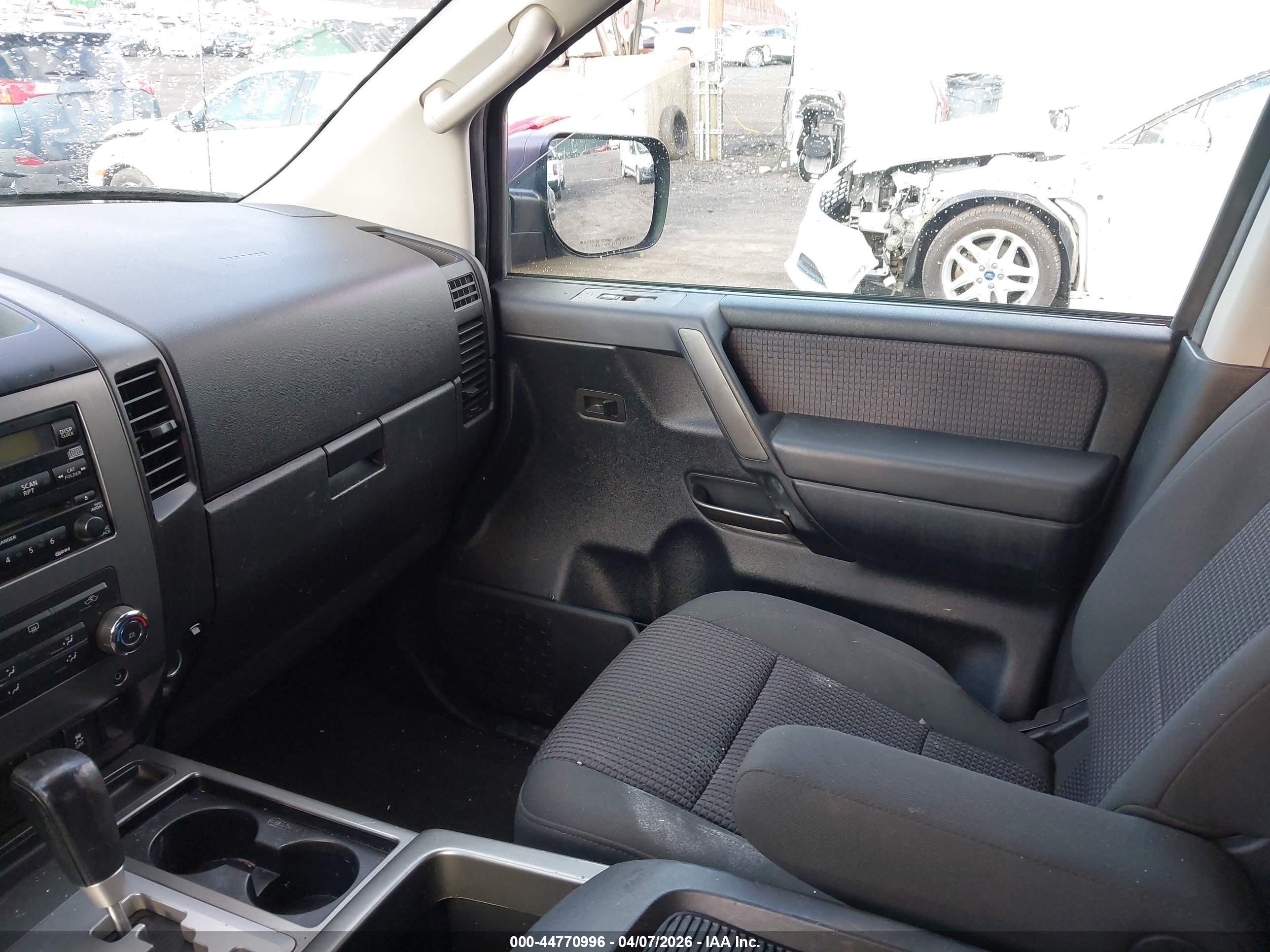 NISSAN TITAN image 5