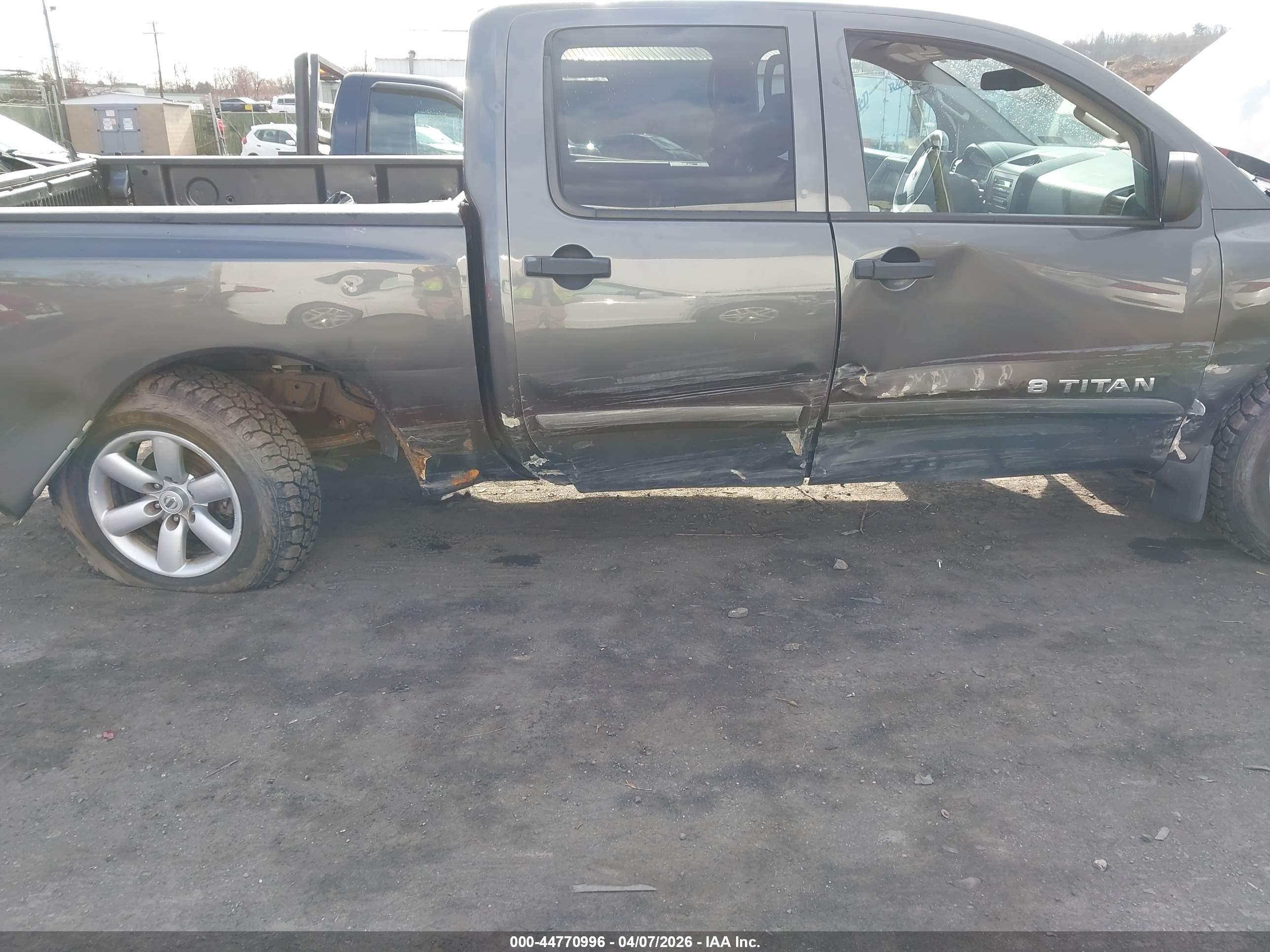 NISSAN TITAN image 6